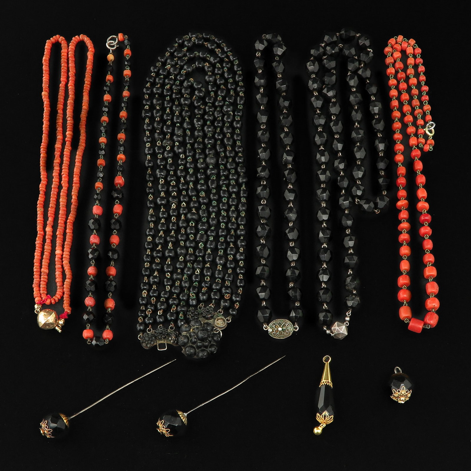 A Collection of Jewelry: 10 pieces of jewelry, including gold, red coral and garnet