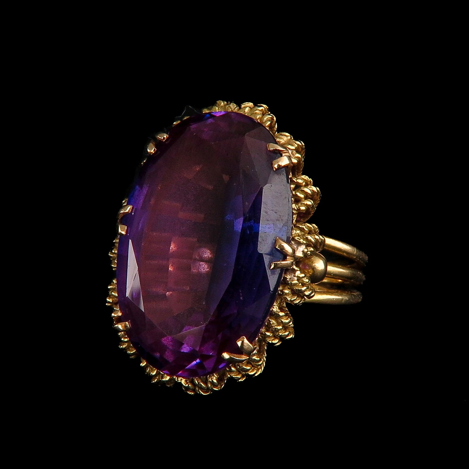 A Ladies 18KG Ring (1 of 3)