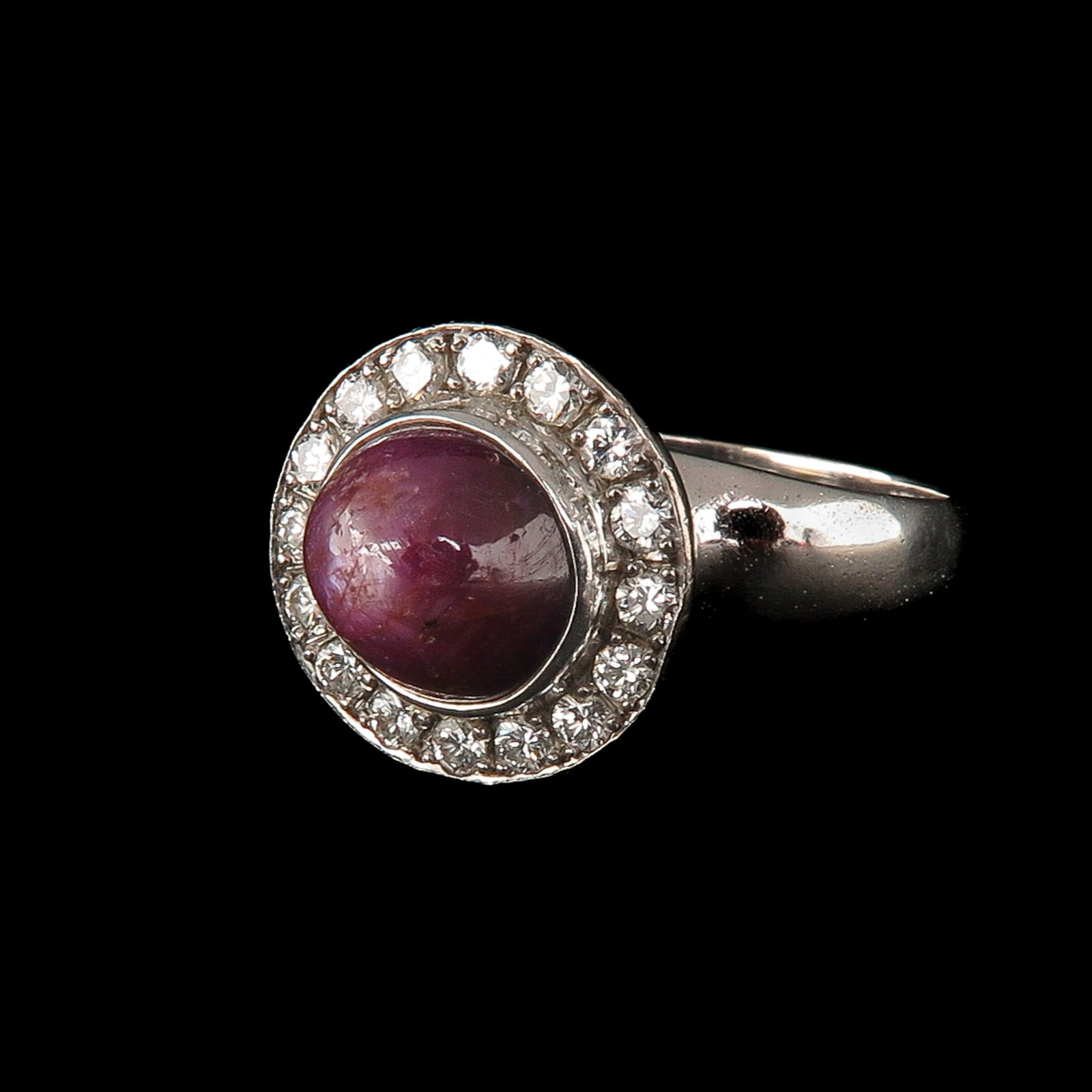 A Ladies Star Ruby Ring (1 of 4)