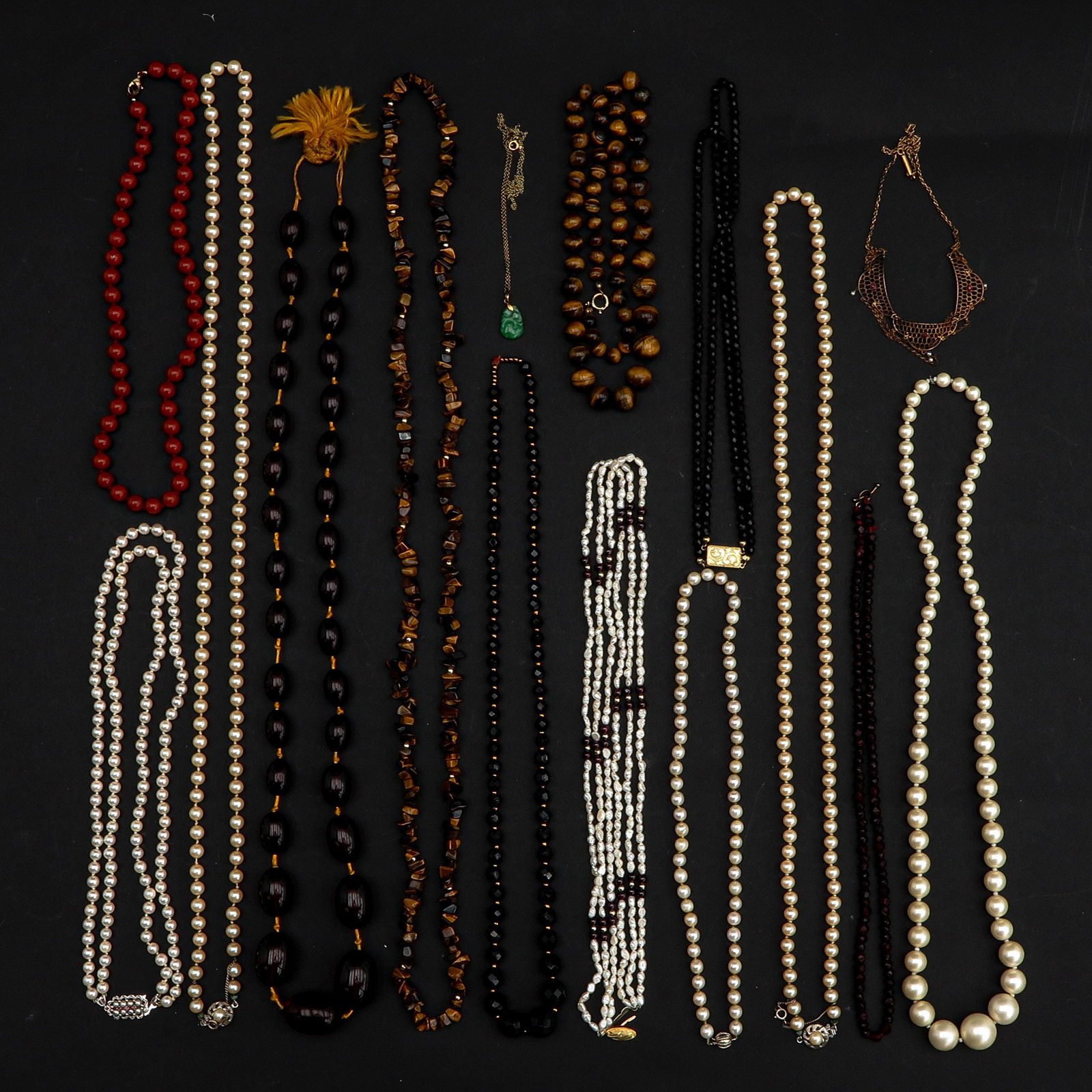 A Collection of Various Jewelry (1 of 7)