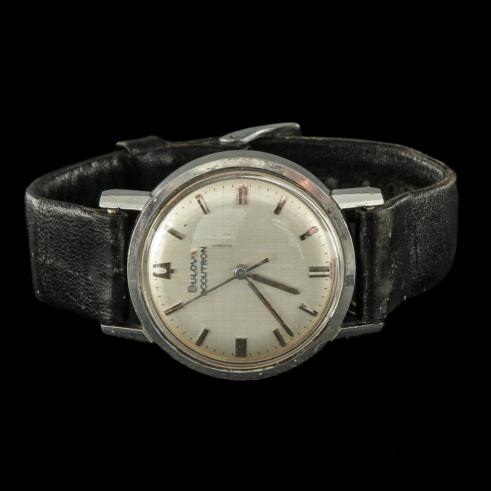 A Men's Bulova Watch: Brand Bulova, Accutron, case diameter 34 mm.