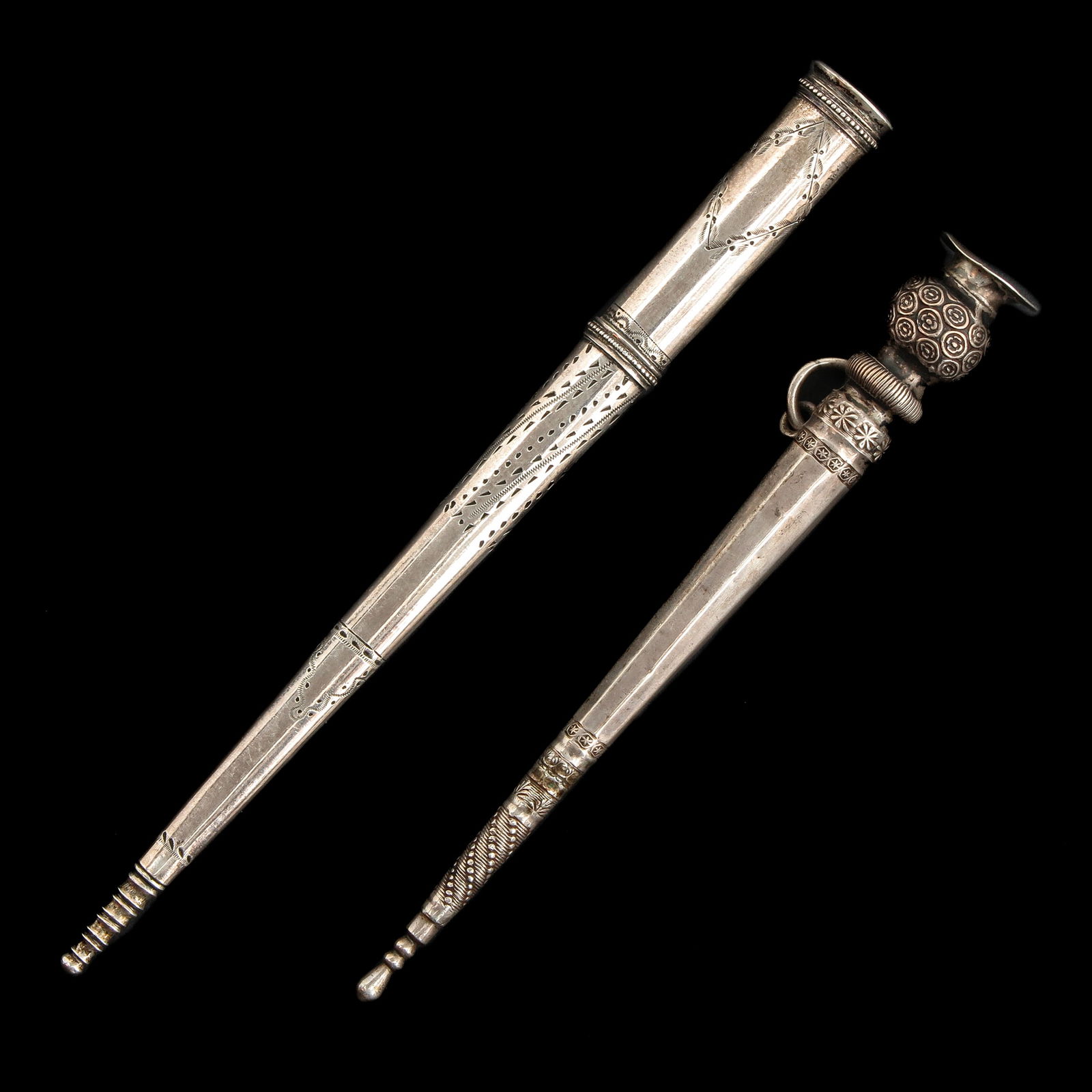 A Lot of 2 Silver Knitting Needle Cases (1 of 6)