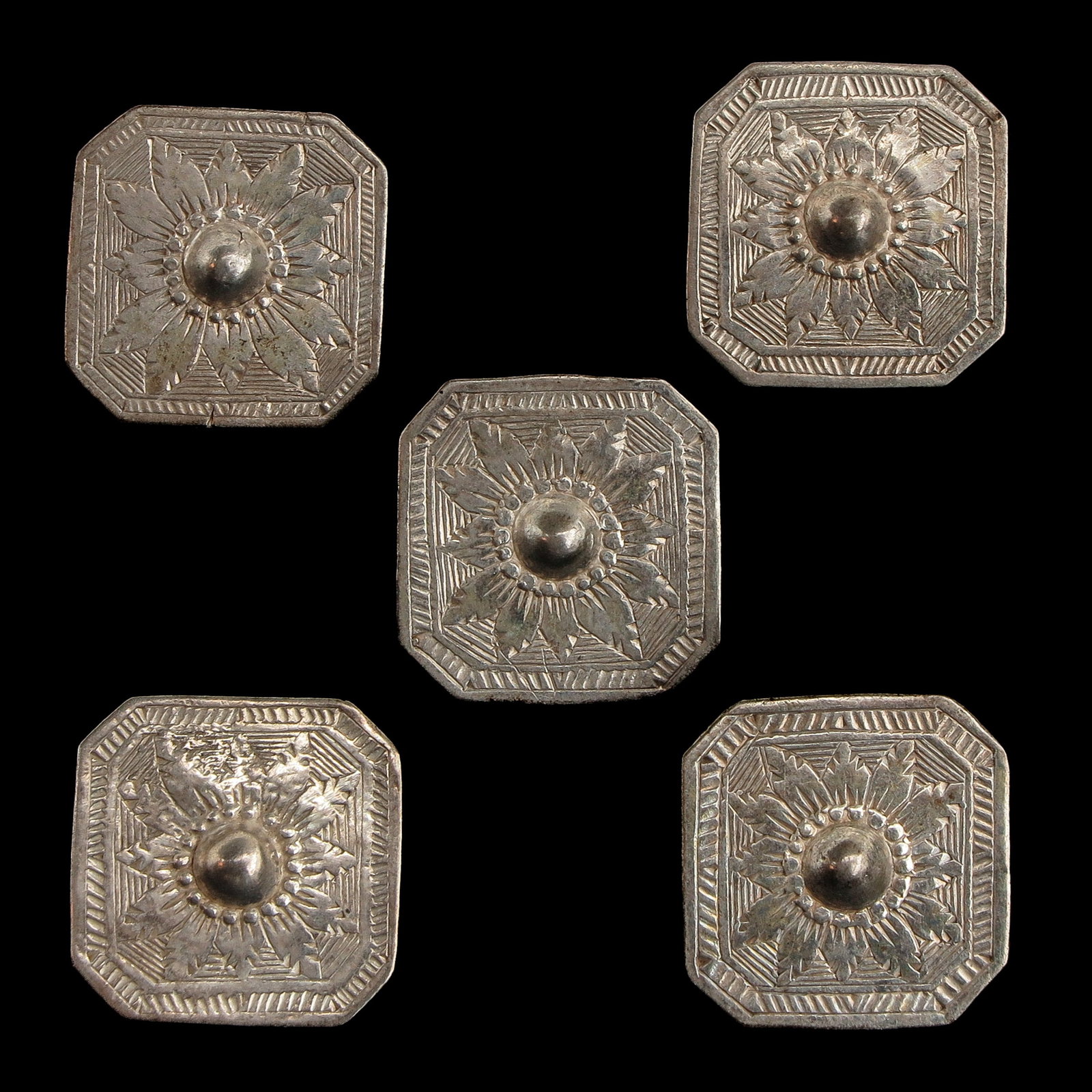 A Lot of 5 Silver Coat Buttons: 5 silver coat buttons, Gerrit Swanntjes 1785, Schoonhoven, diameter 25 mm.