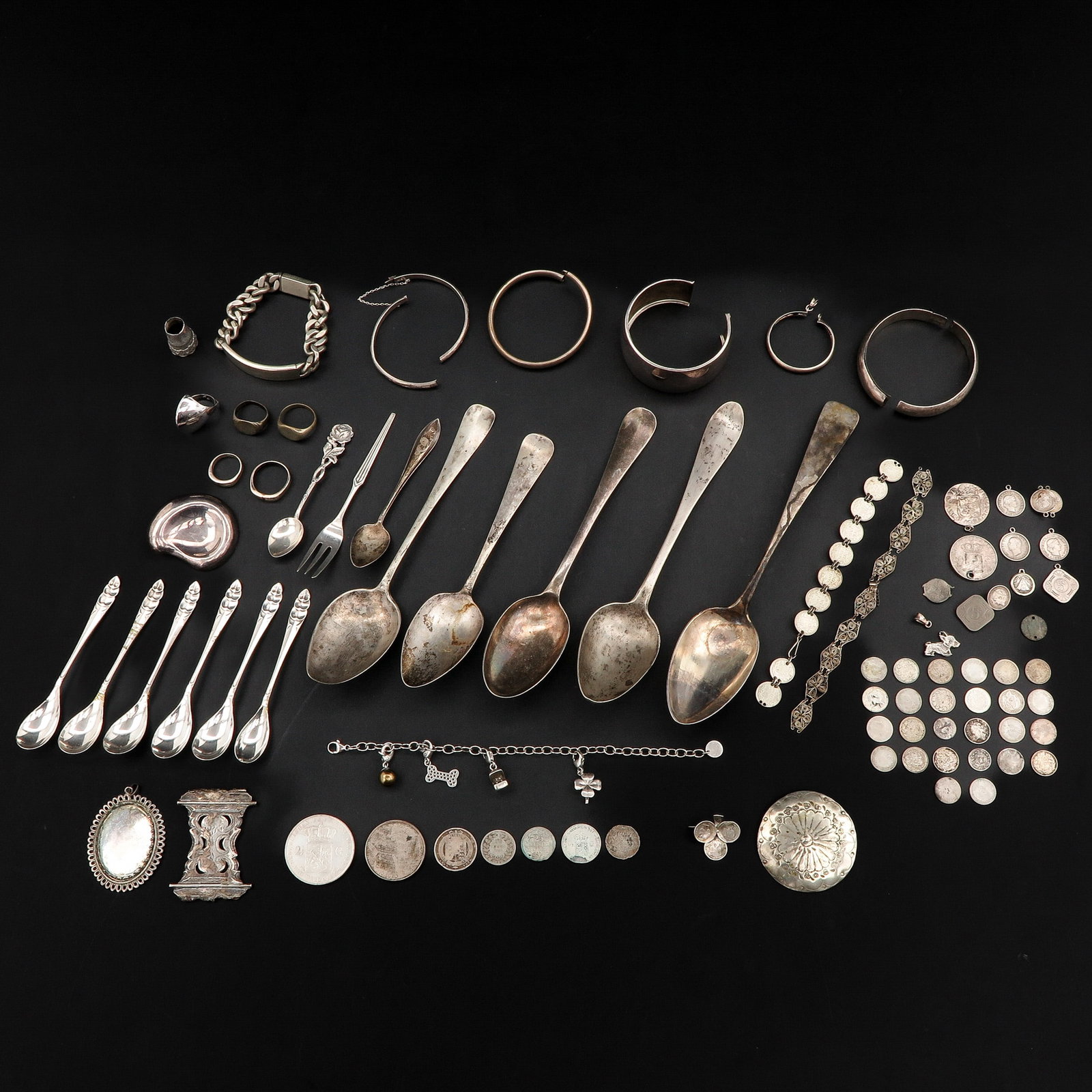 A Diverse Lot: Consisting of jewellery and cutlery, incl. silver