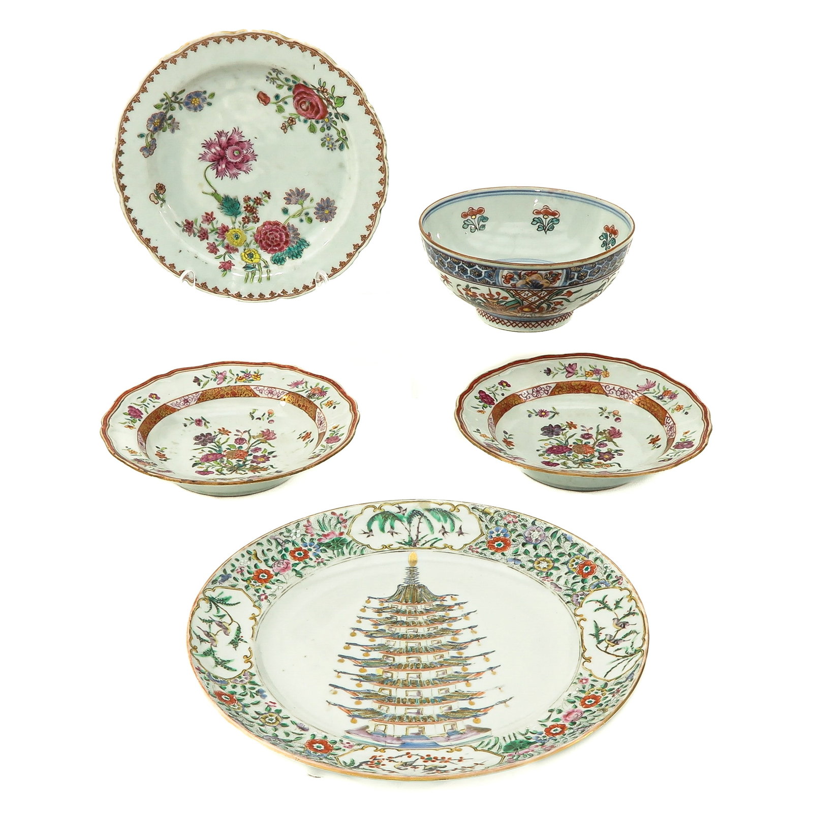 A Varied Collection of Porcelain: Including 4 plates and 1 bowl in a variety of decors and sizes, largest plate is 25 cm. in diameter, chip and hairline.