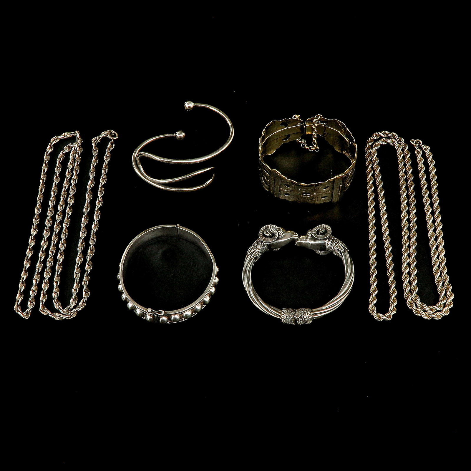 A Collection of Jewelry: 6 pieces of jewellery, including bracelet with ram heads, diameter 7 cm.