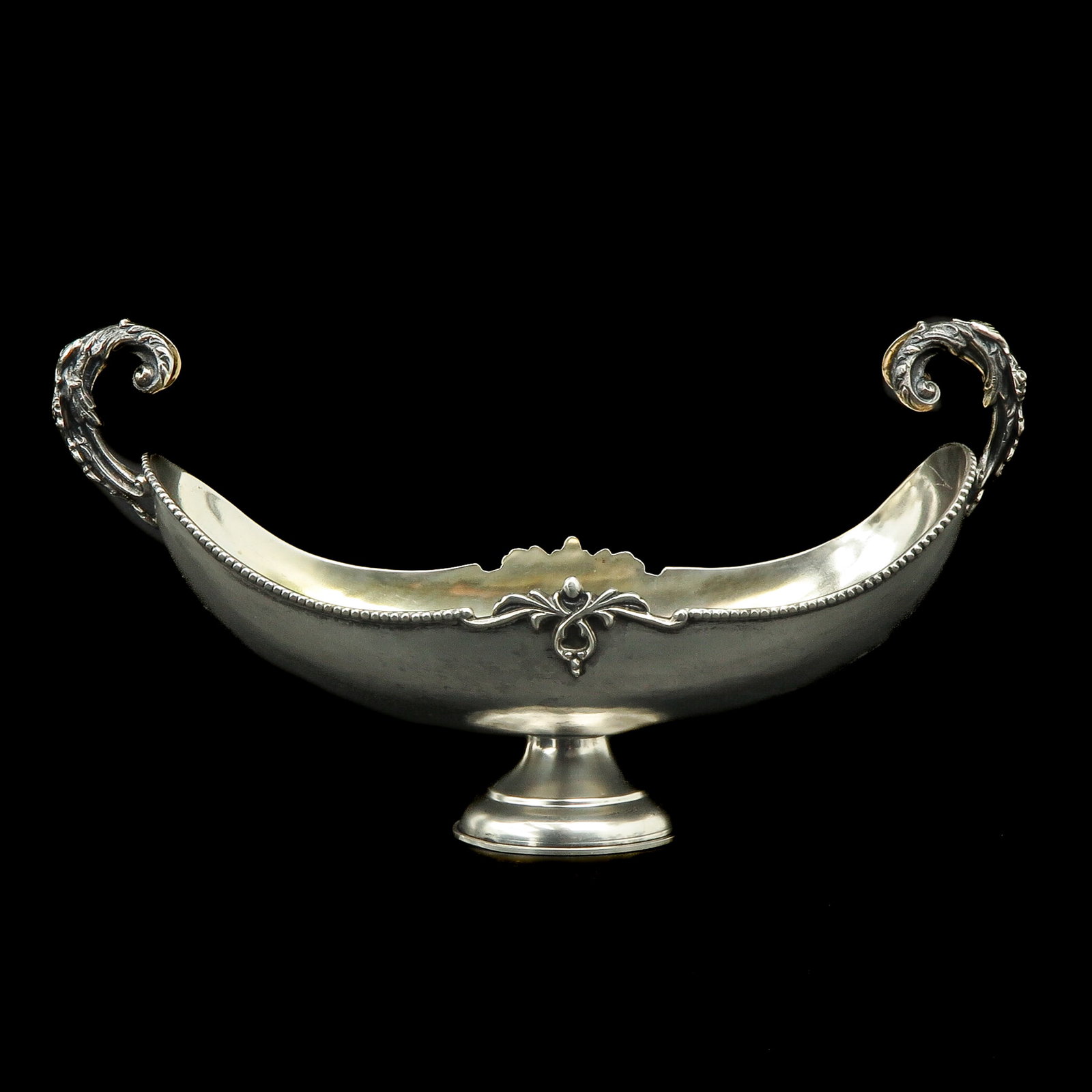 A Silver Fruit Bowl: silver, 900/1000, length 27 cm.