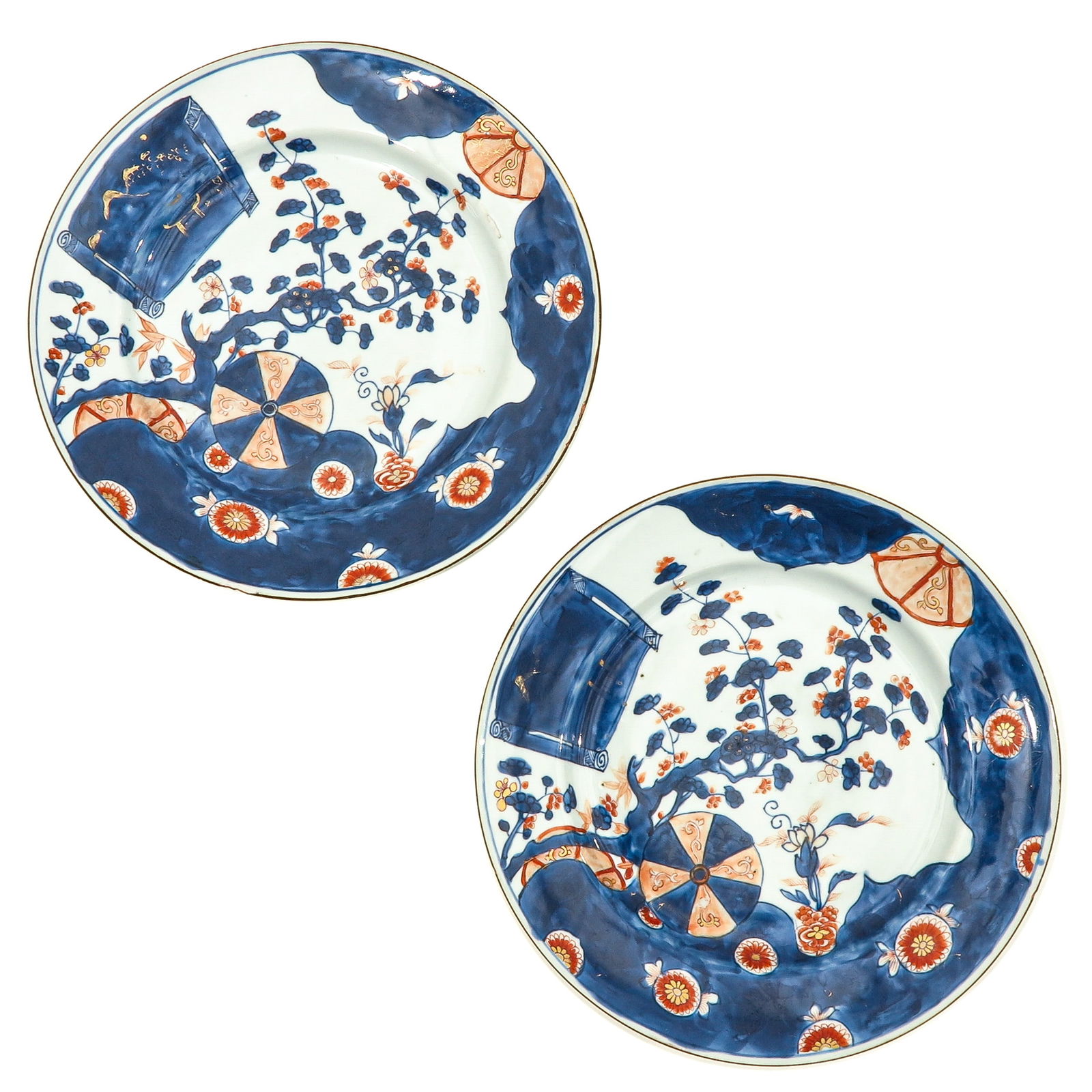 A Pair of Imari Chargers (1 of 8)