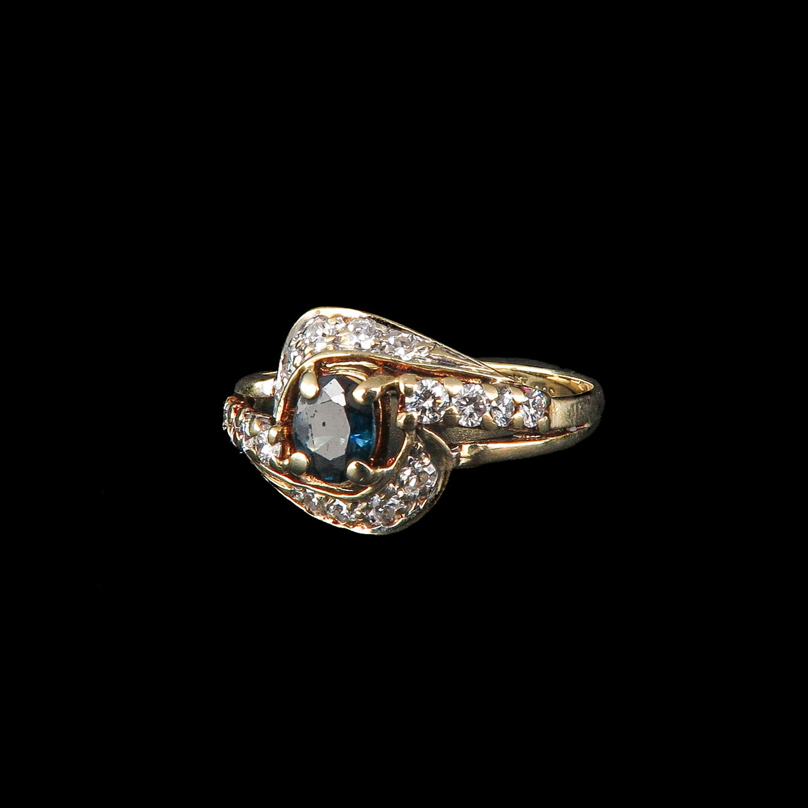 A Ladies Diamond and Sapphire Ring (1 of 5)