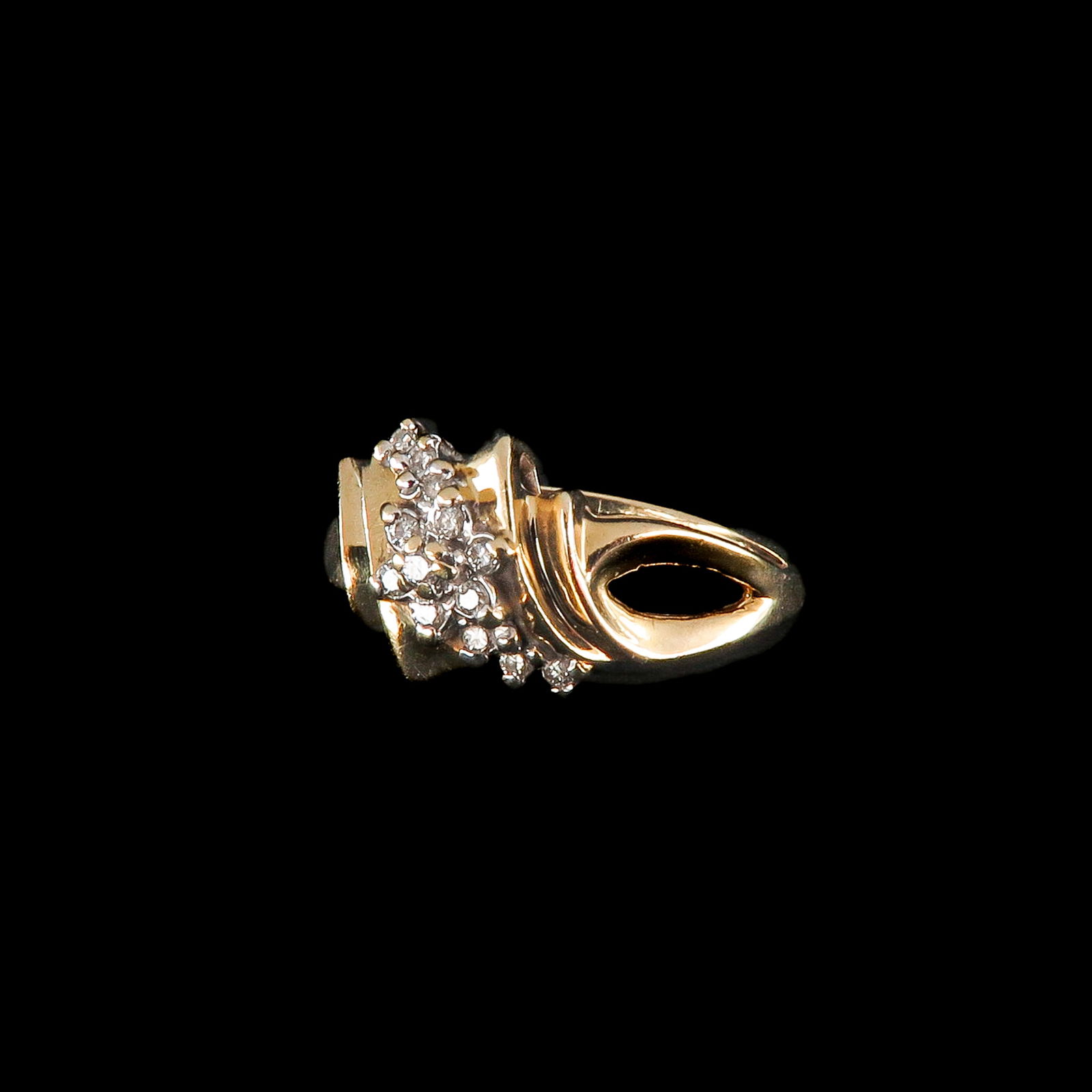 A Ladies Diamond Ring (1 of 4)