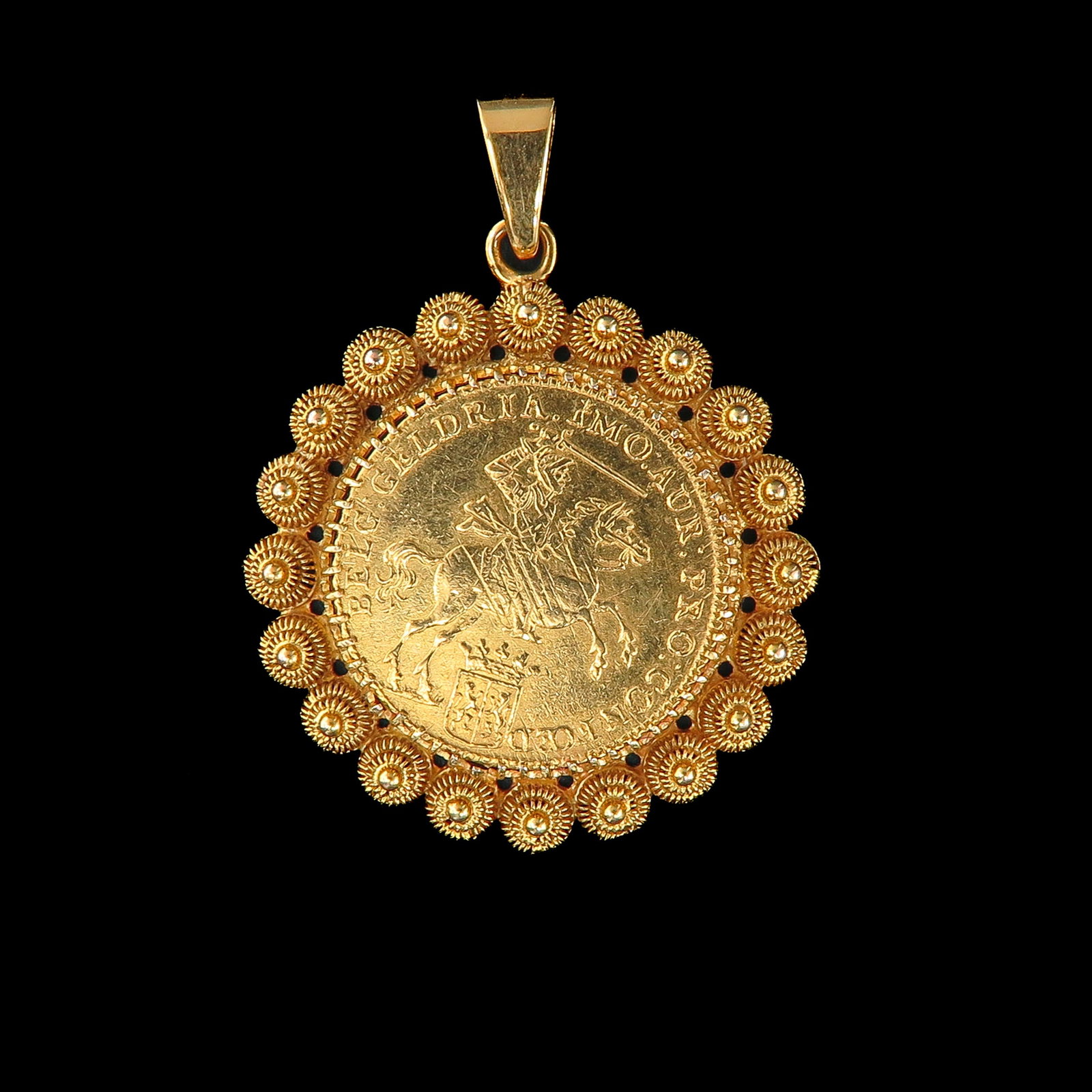 A Gold Coin Pendant: with gold coin, diameter 30 mm.