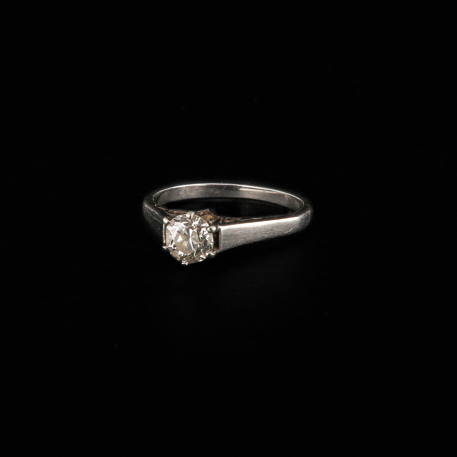 A Ladies Diamond Ring (1 of 3)