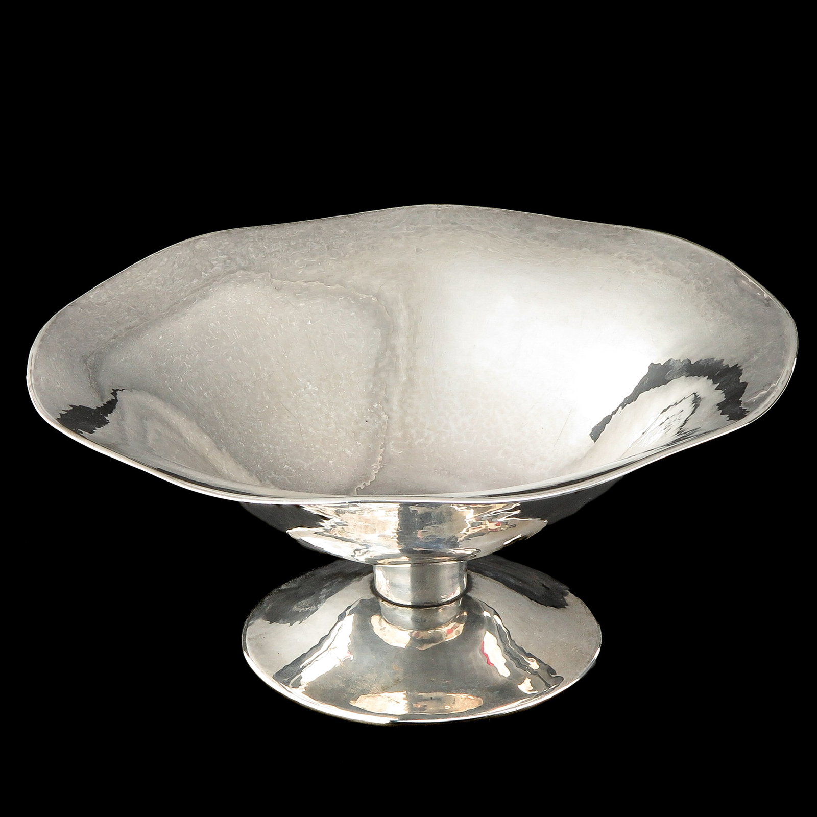 A Silver Bowl: silver, 925 / 1000, signed Krischer N., diameter 20 cm.