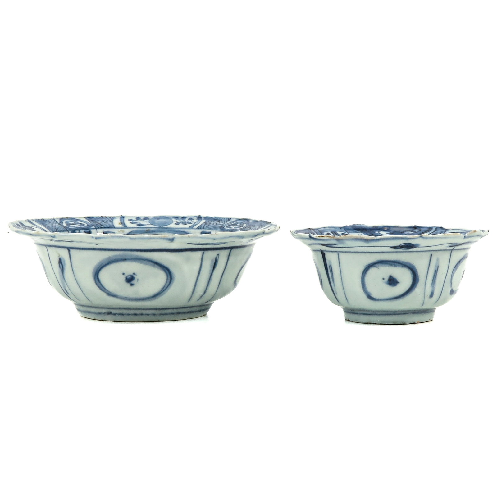 A Lot of 2 Bowls: Decorated with Chinese figures and landscapes, Wanli Period, largest bowl is 14 cm. in diameter, fritting and hairline.