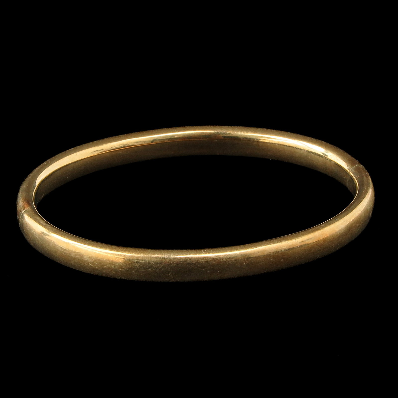 A 14KG Bracelet: inner dimensions 52 x 60 mm.