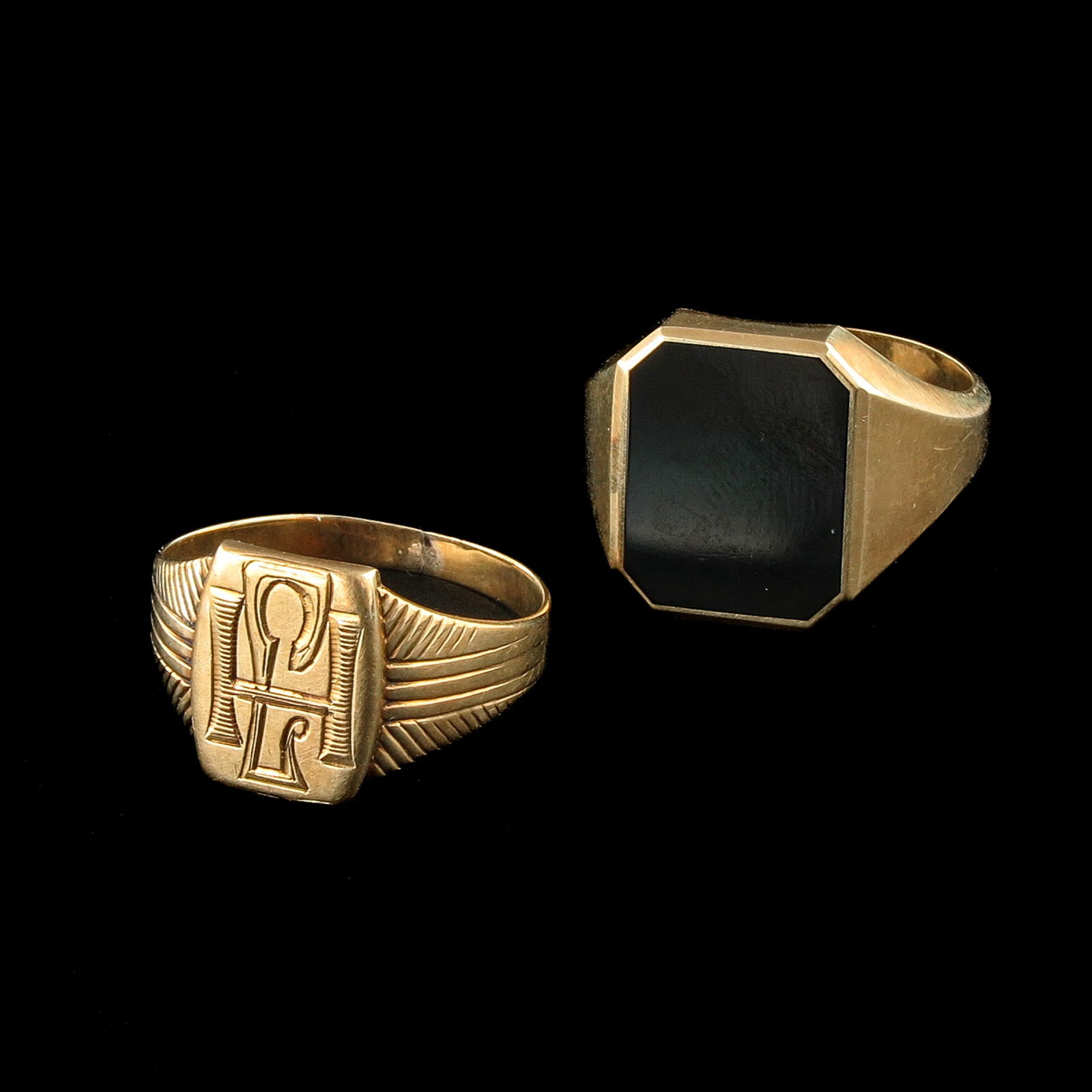 A Lot of Two 14KG Signet Rings (1 of 9)