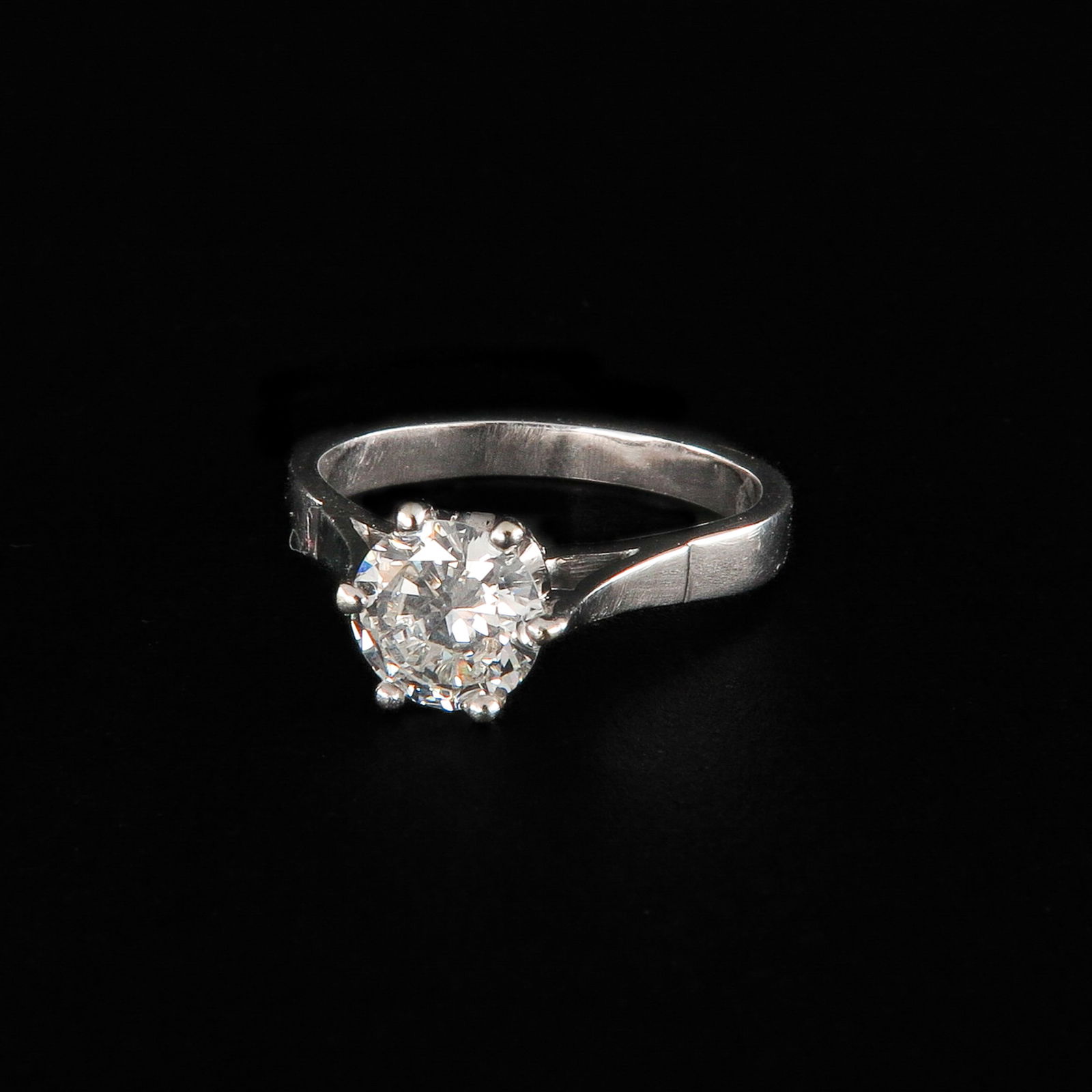A 14KG Diamond Ring (1 of 3)