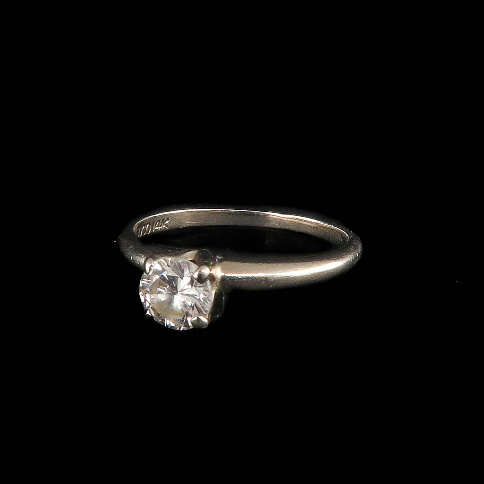 A 14KG Solitaire Diamond Ring (1 of 4)