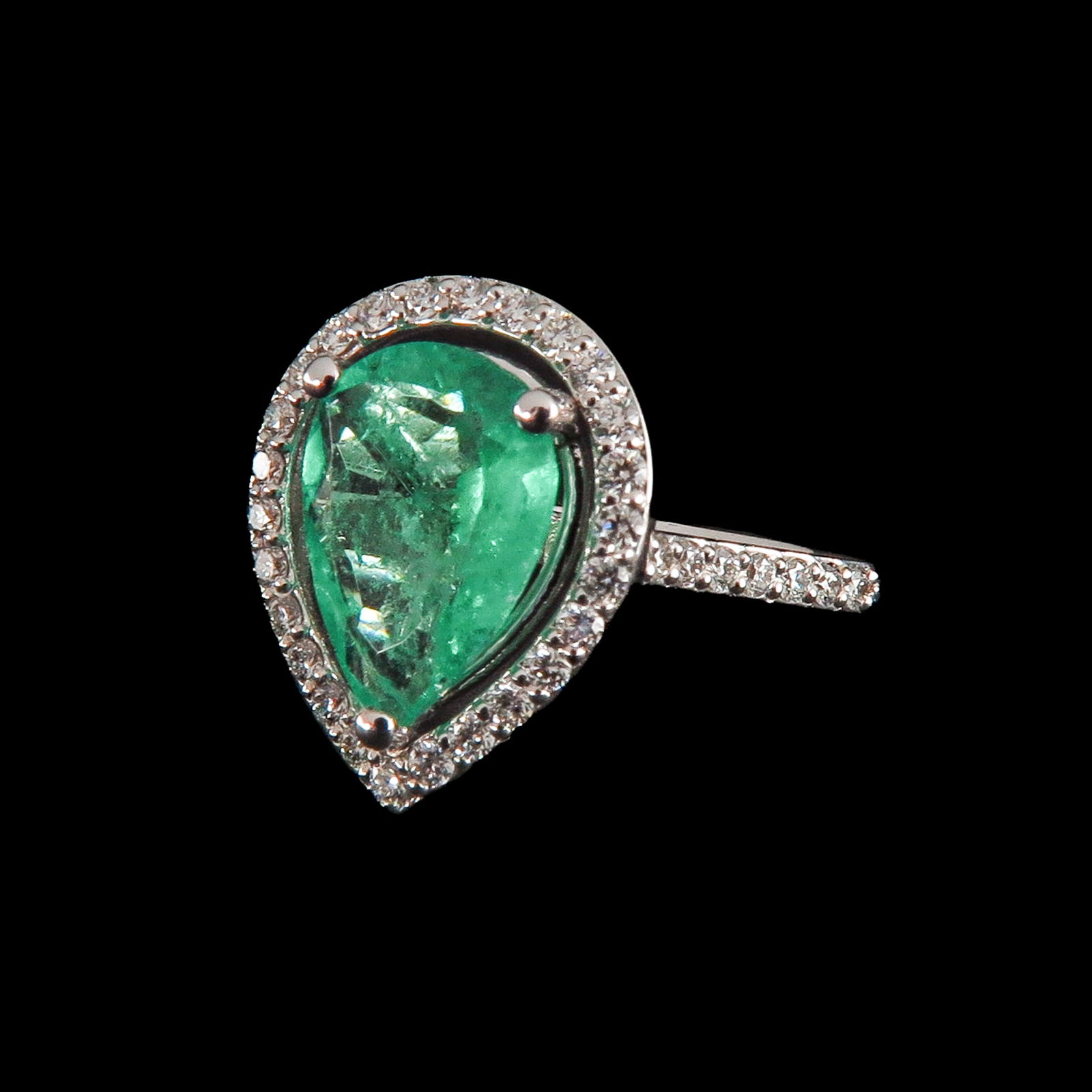 An 18KG Emerald and Diamond Ring (1 of 5)