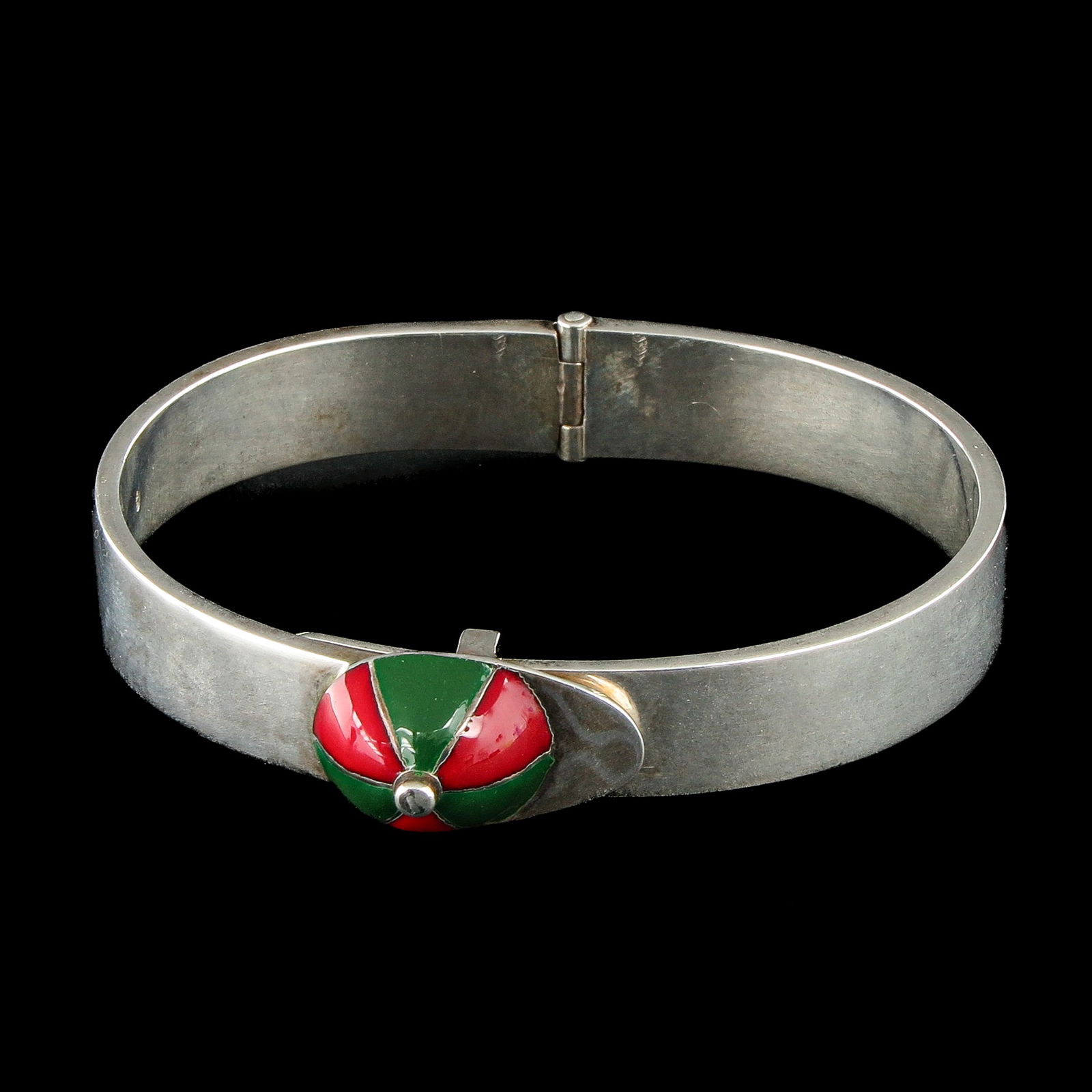 A Sterling Silver Gucci Bracelet (1 of 7)