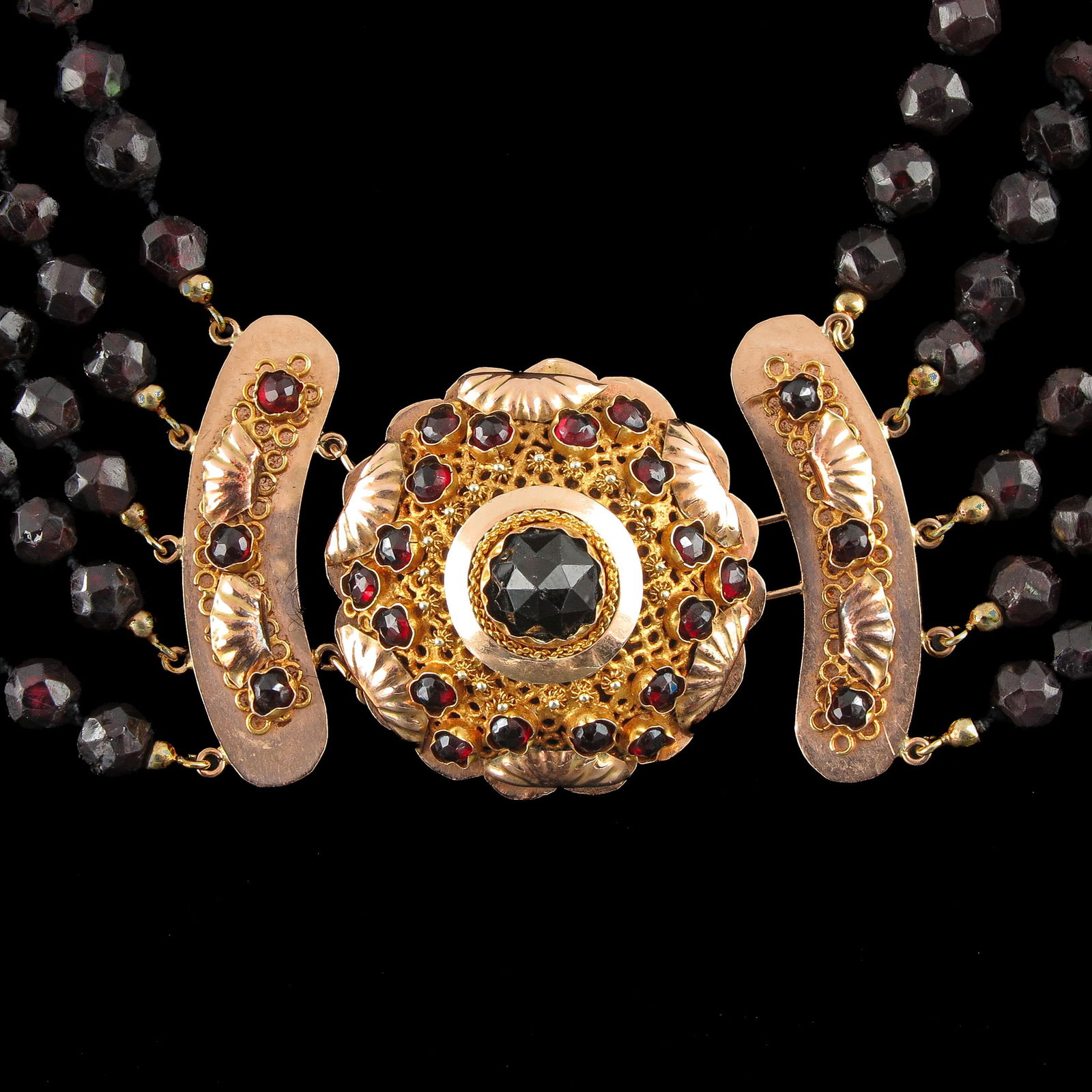 A Garnet Necklace: with 5 rows of garnet, with a 14KG clasp, from Walcheren costume, length 43 cm.