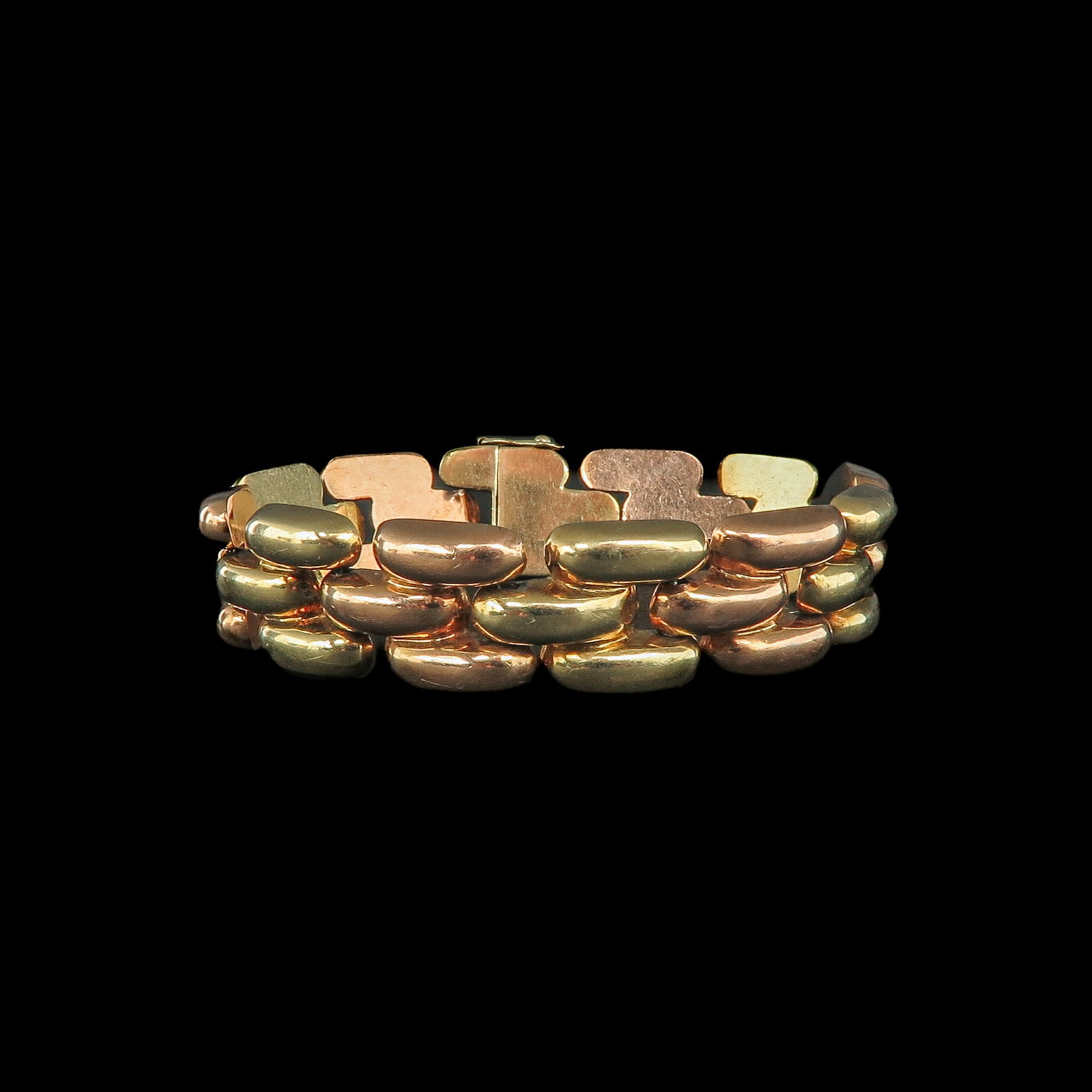A 14KG Bracelet: with alternating links, length 18 cm.