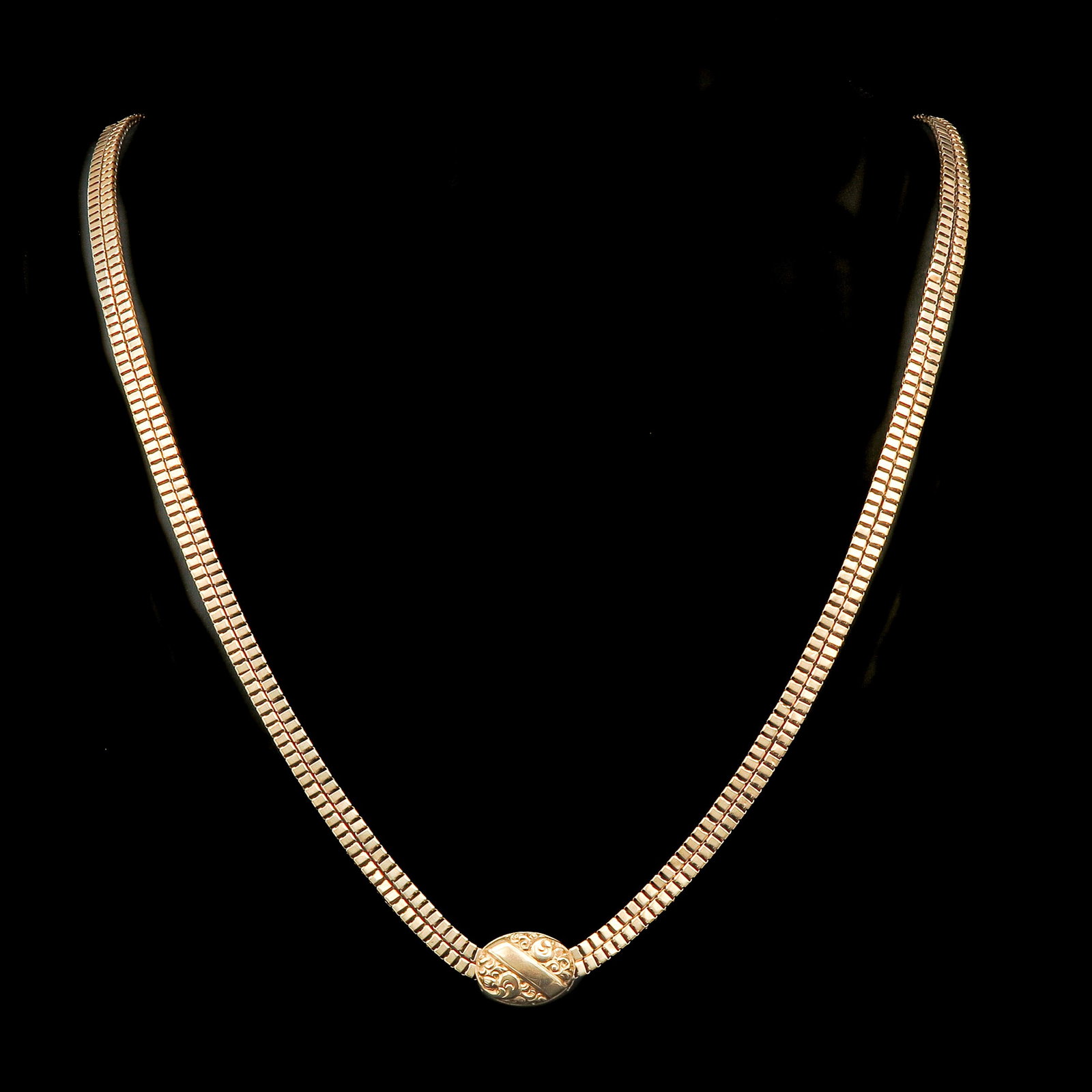 A 14KG Sliding Necklace: length 160 cm.