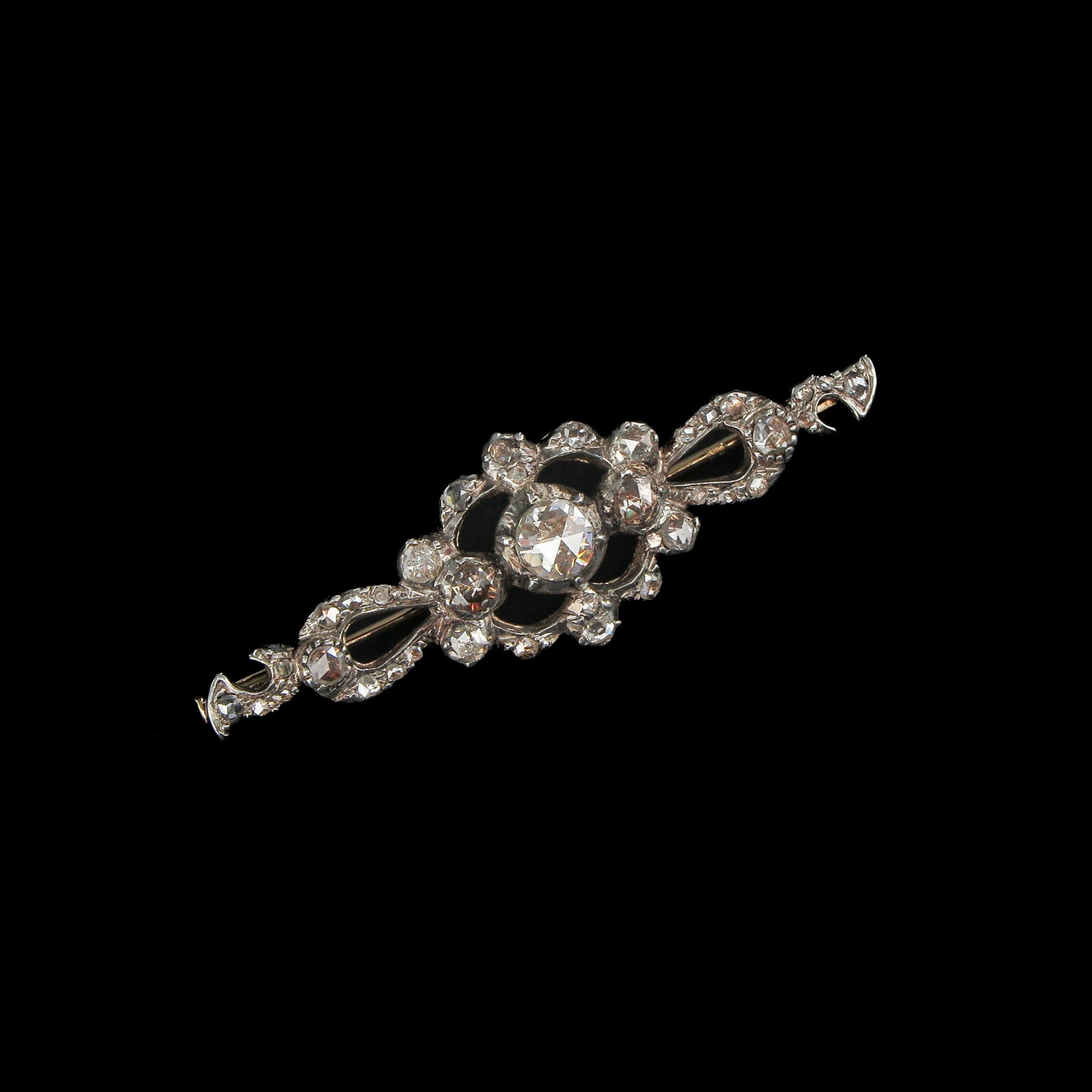 A Broch with Rose Cut Diamonds: with rose cut diamonds, largest diameter 4 mm., length 48 mm.