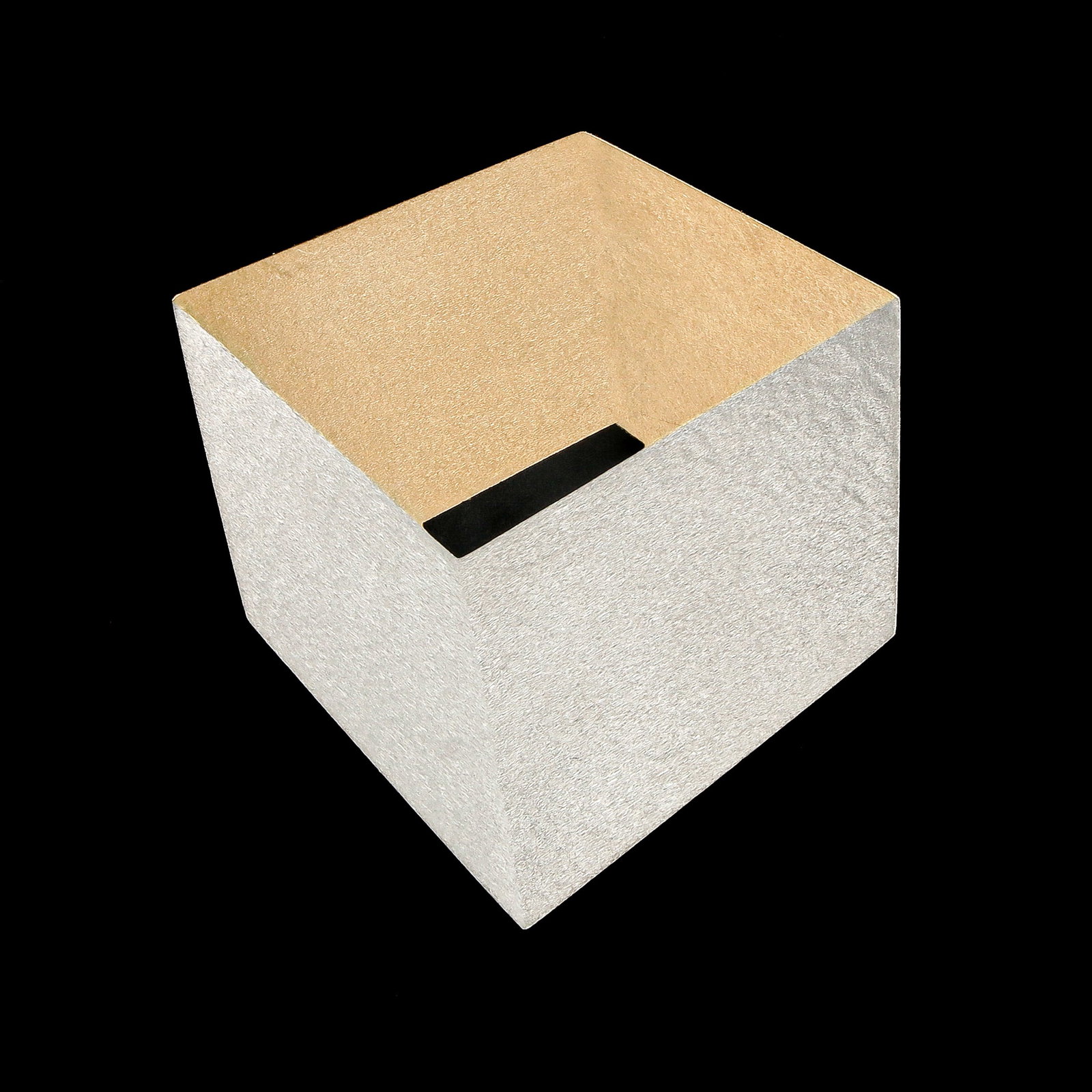 A Brooch by Designer Claude Chavent: by French designer Claude Chavent, 18KG and platinum, geometric shape, 45 x 50 mm., retail value €2,000