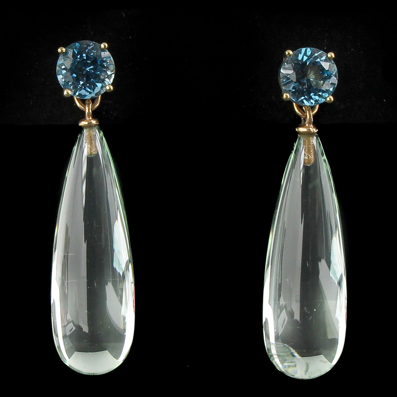 A Pair of 18KG Gemstone Earrings: set with topaz and prasiolith, length 40 mm., retail value € 950