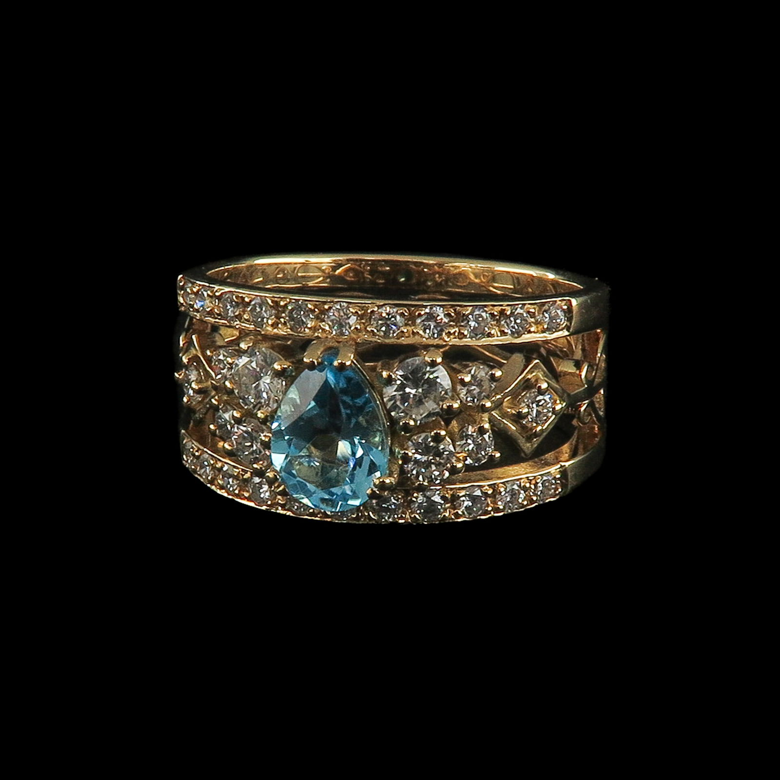 An 18KG Diamond and Topaz Ring (1 of 4)