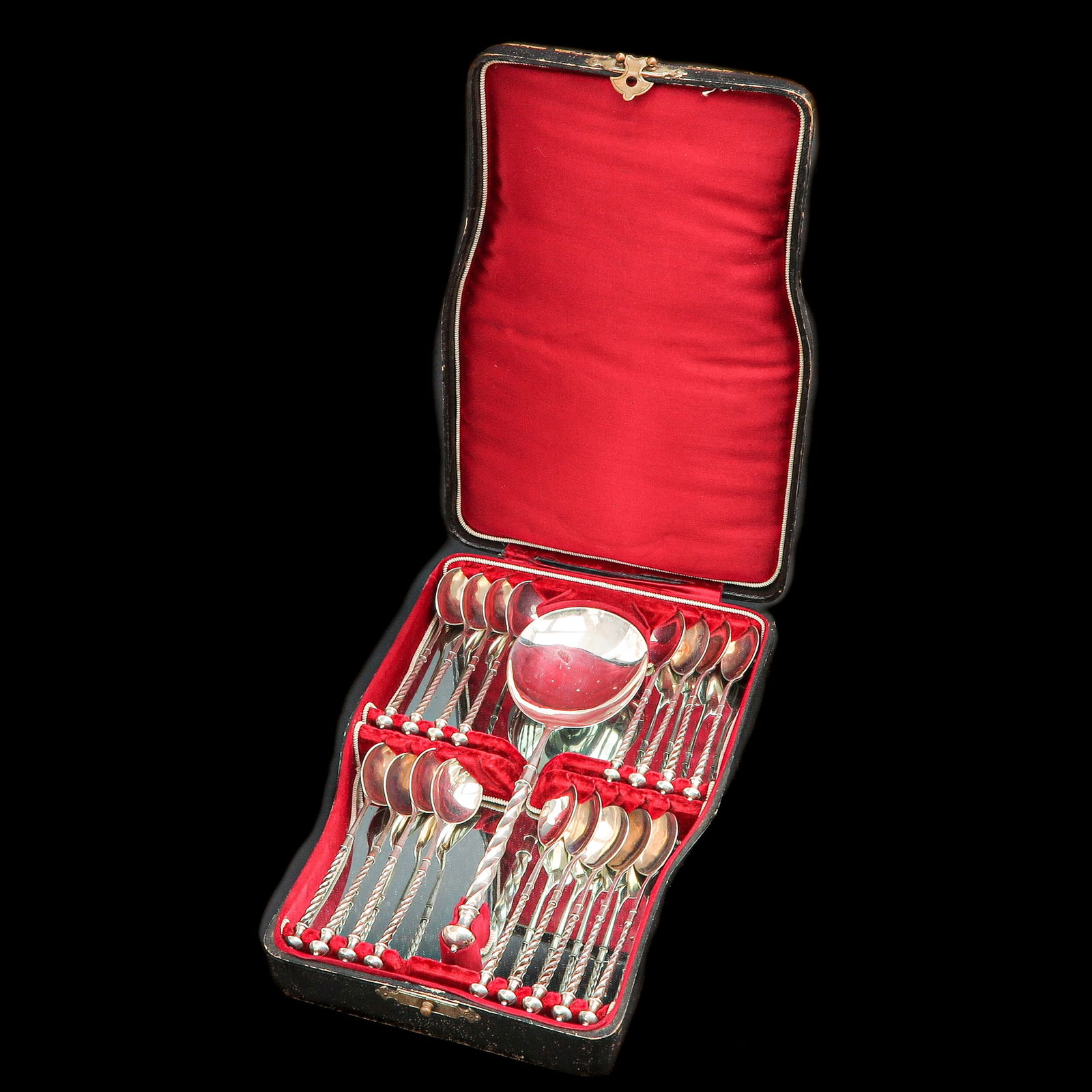 A Cutlery Set with Box: with 17 teaspoons and sugar spoon, in a case with silk lining
