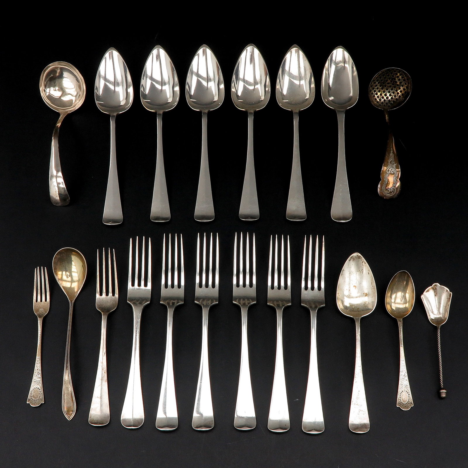 A Group of Silver Cutlery: consisting of over 1 kilo of silver cutlery, both 835/1000 and 925/1000