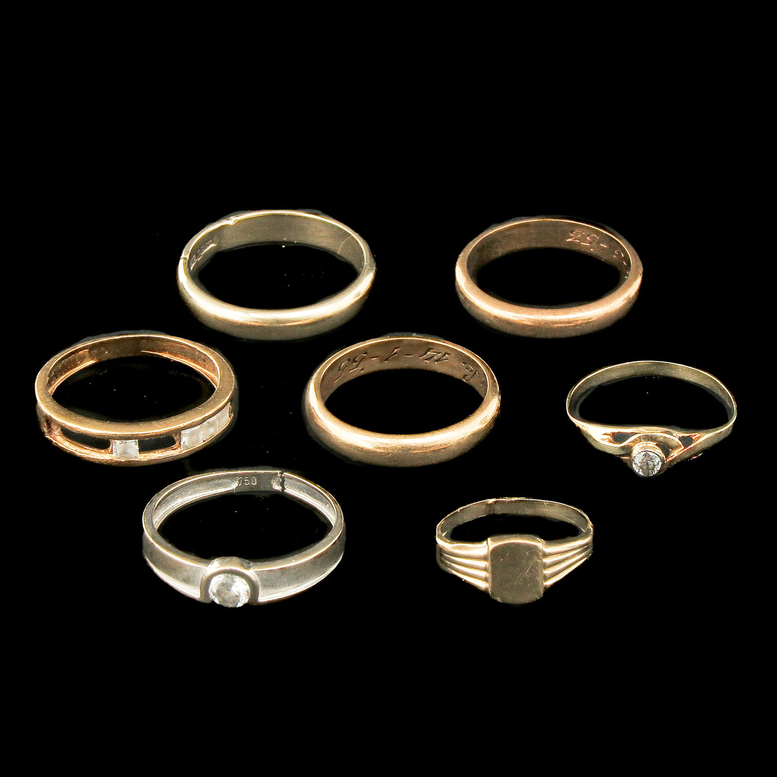 A Collection of 7 Gold Rings (1 of 9)