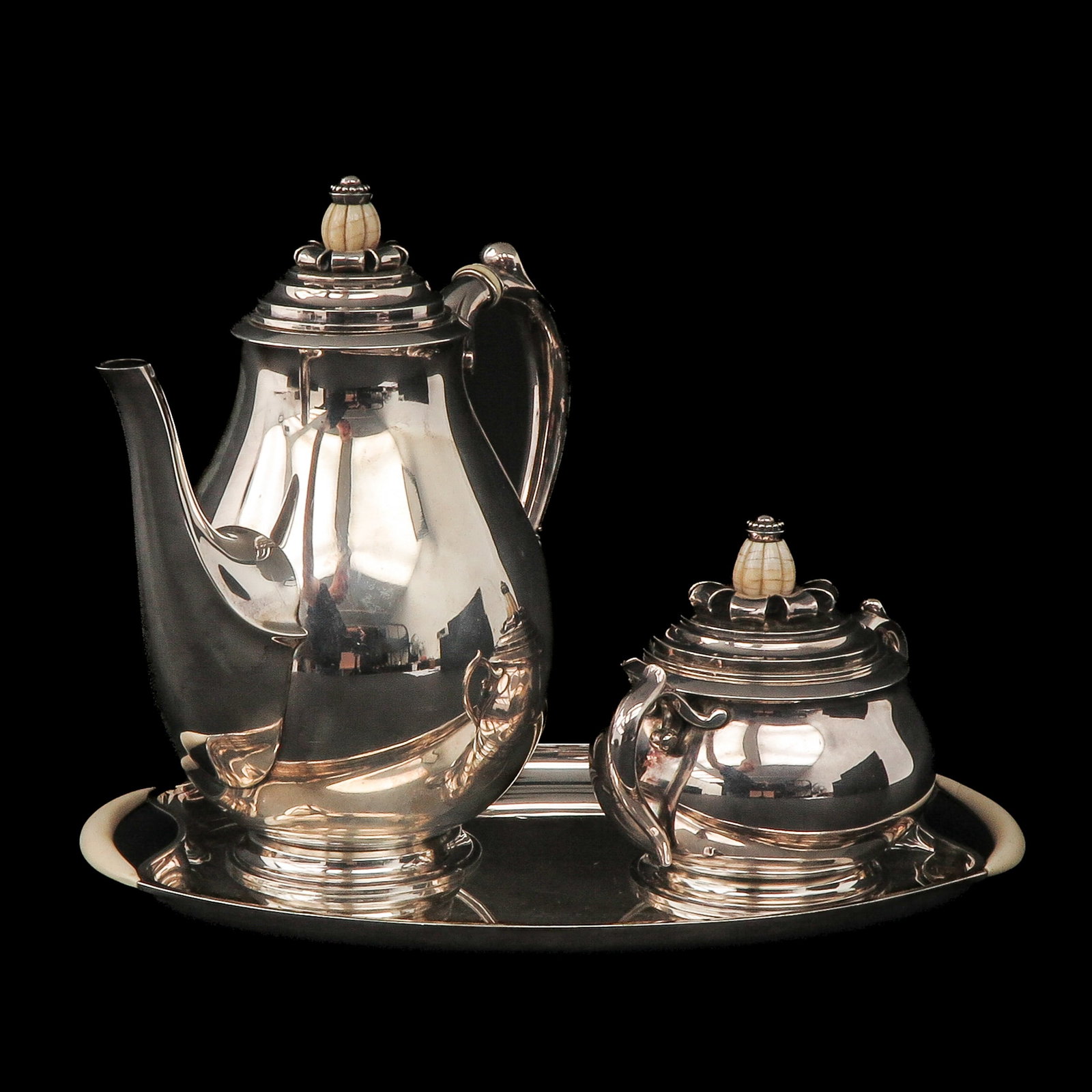 A Silver Cofee Set: First-grade silver, C.C. Hermann Denmark, height 22 cm.