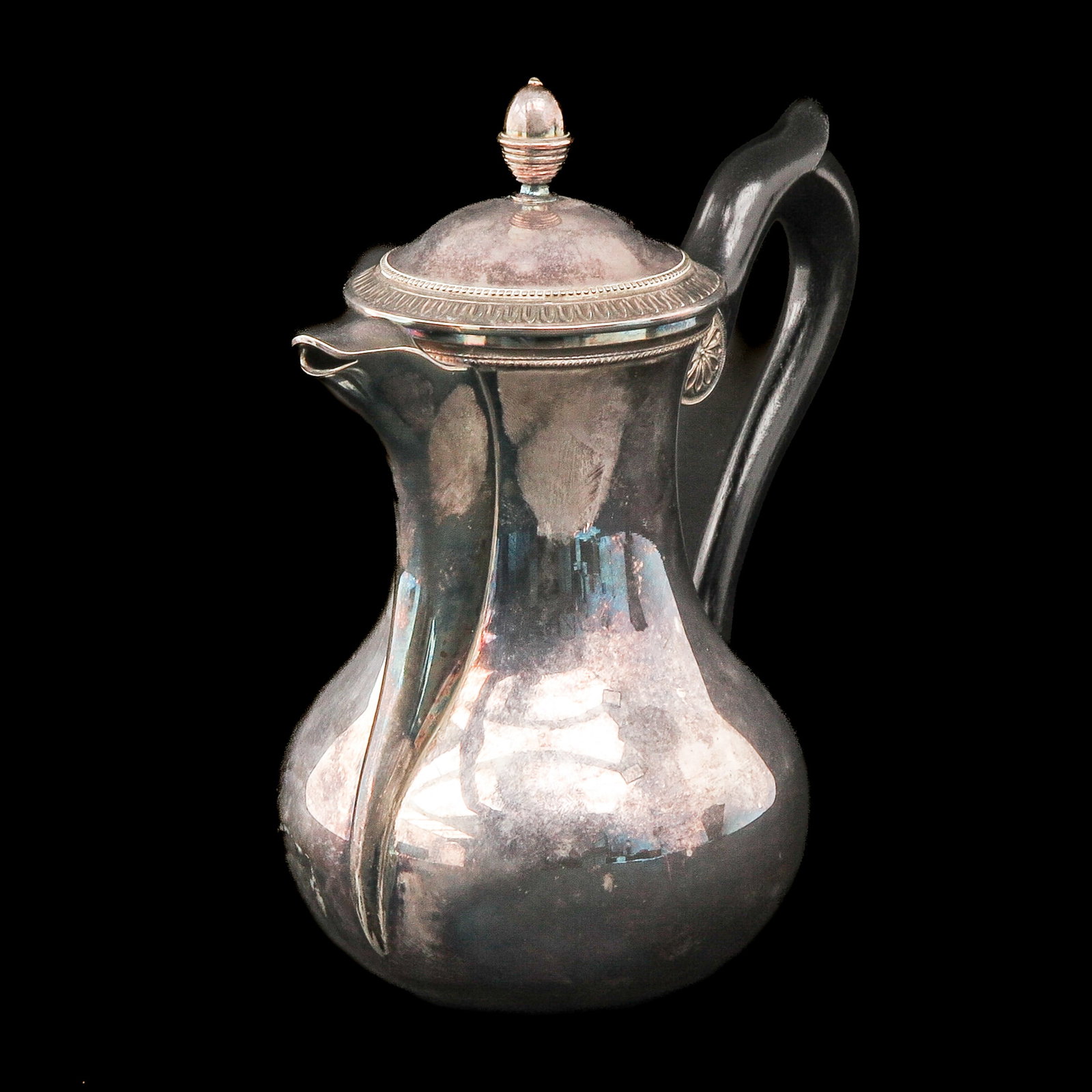A Silver Coffee Pot: 925/1000 silver, height 20 cm.