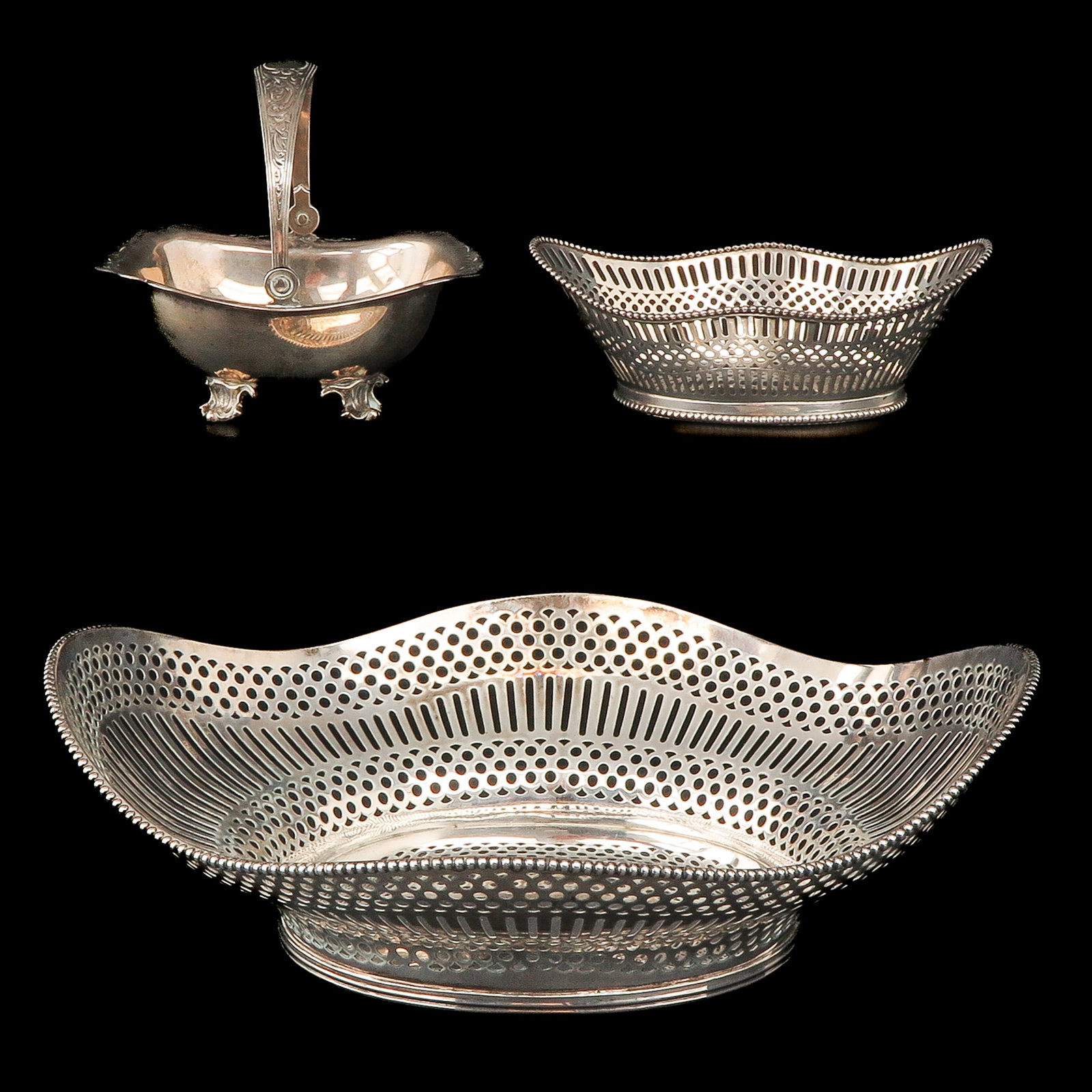 A Lot of 3 Silver Bowls: Consisting of three second-grade silver bowls, longest 25 cm.
