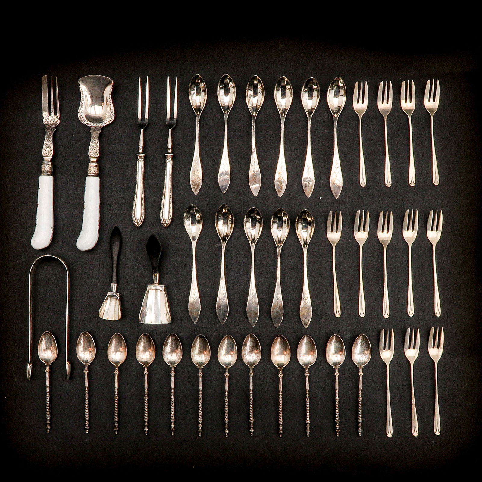 A Group of 5 Boxes of Cutlery (1 of 10)