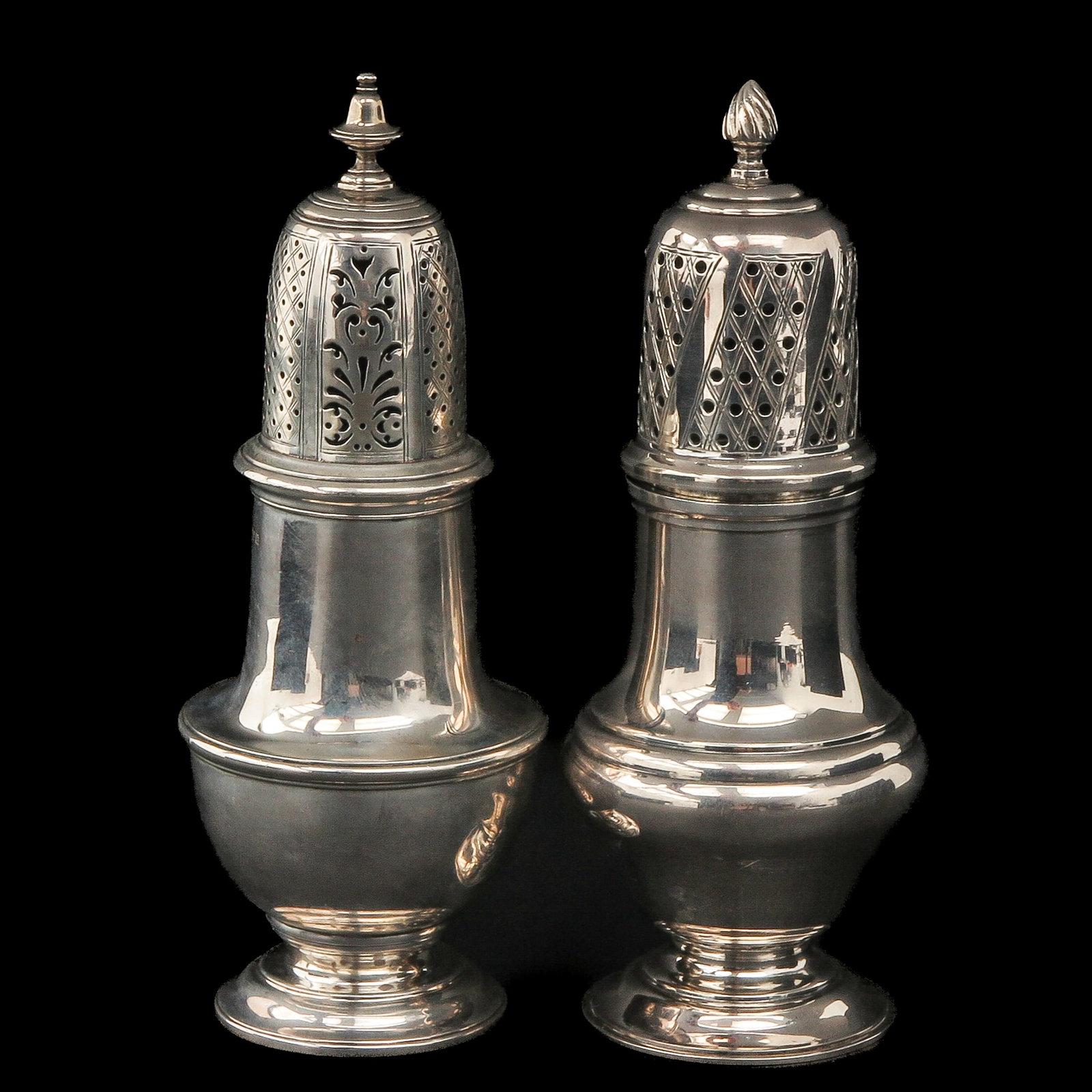 A Lot of 2 Silver Casters: Consisting of 2 silver shakers, including Irish, height 18 cm.
