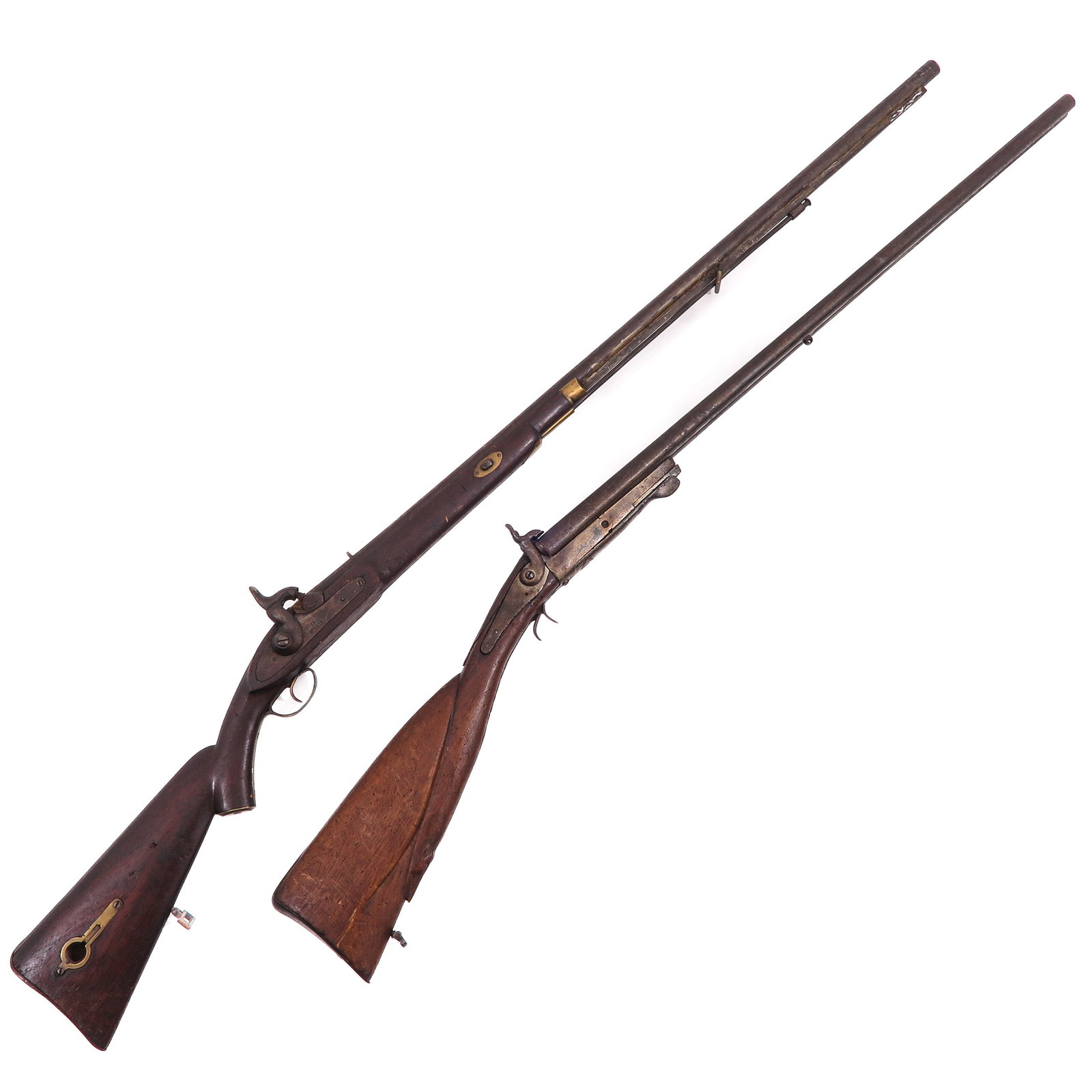 A Lot of 2 Weapons: Two items, including a military rifle, percussion, ca. 1850, length 133 cm. These weapons are exempt under Article 18 of the Dutch War Register (RWM).