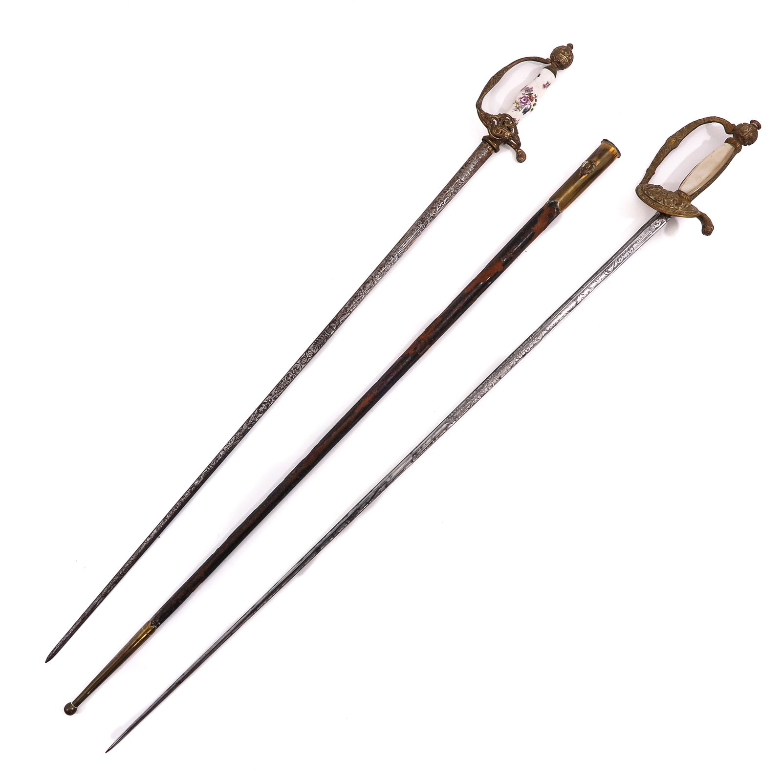 A Lot of 2 Swords: 2 swords, including a Dutch sword, length 95 cm. Various hunting items, including a garden rifle, Liège, Belgium, length 94 cm. This weapon is exempt under Article 18 of the Dutch Hunting Act (RWM).