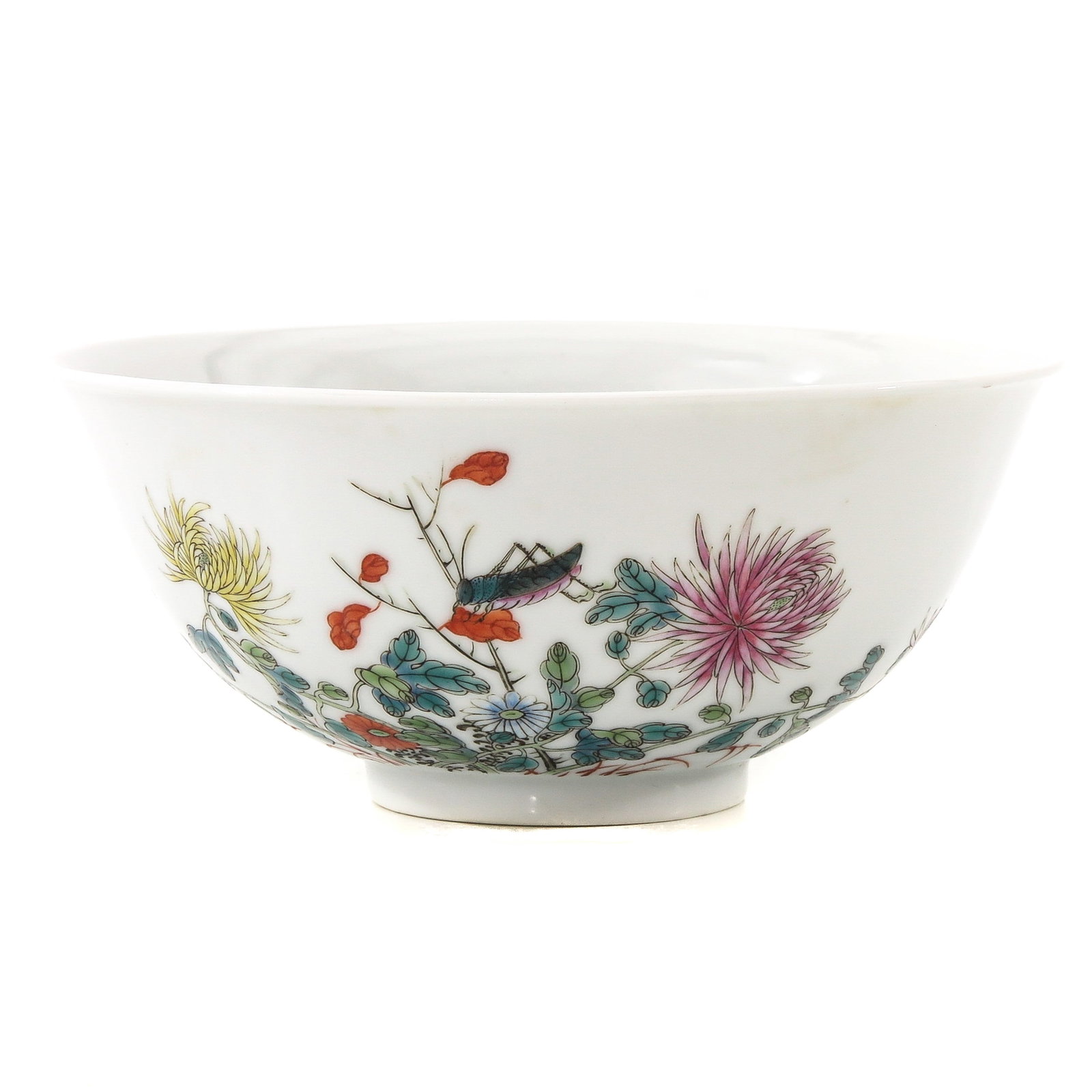 A Famille Rose Bowl: Depicting a scene in a garden with crickets, Kangxi Mark, 14 cm. in diameter.