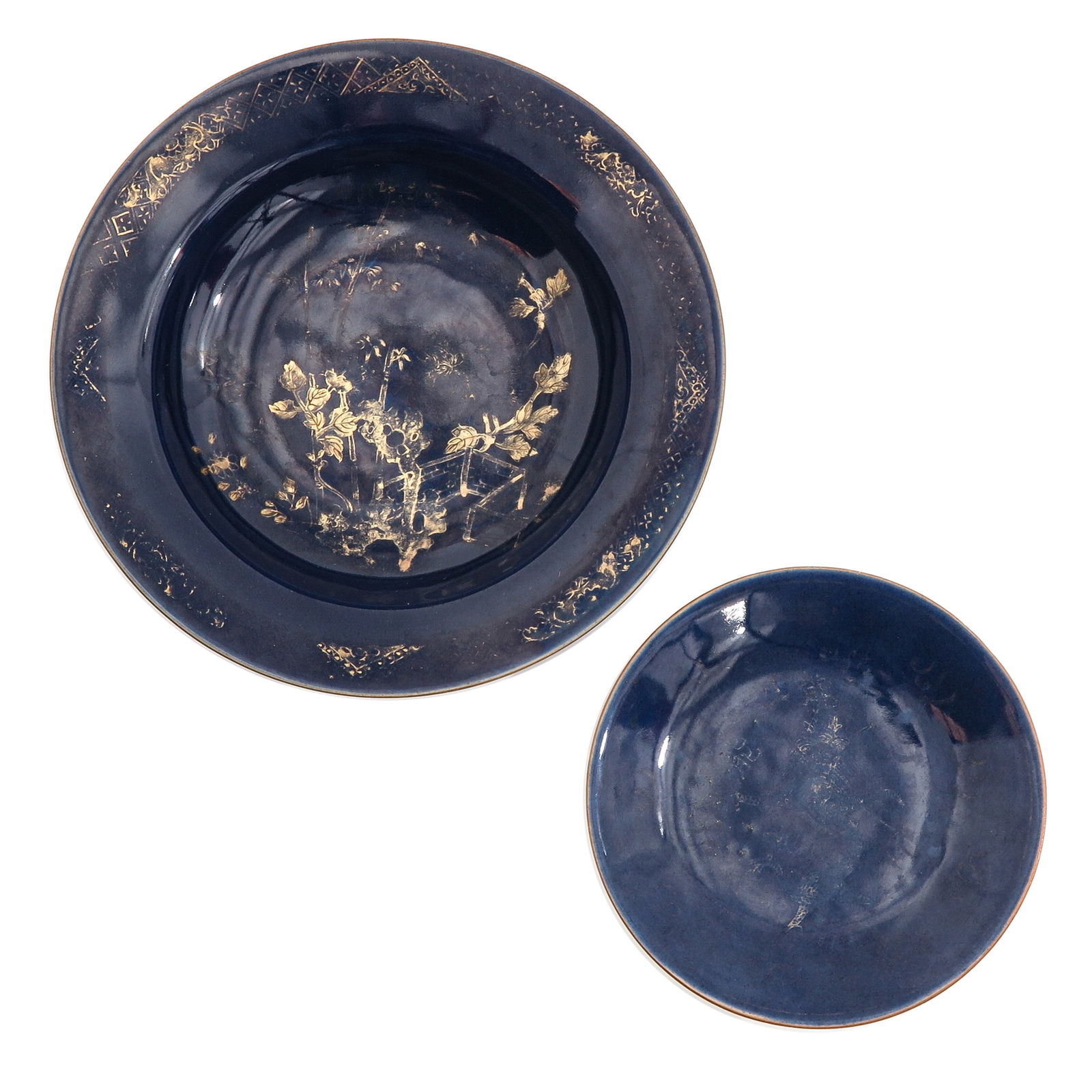A Lot of 2 Dark Blue and Gilt Decor Plates (1 of 6)