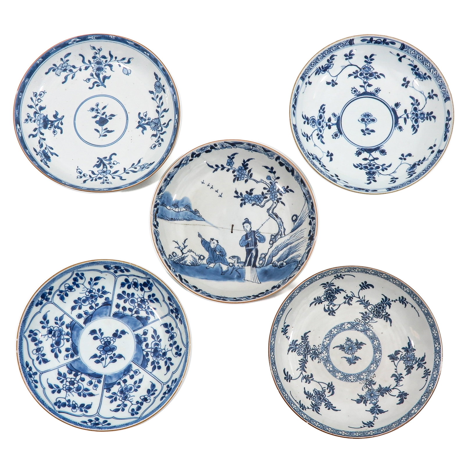A Varied Group of 5 Blue and White Plates: In a variety of decors, 22 cm. in diameter, in diverse conditions.