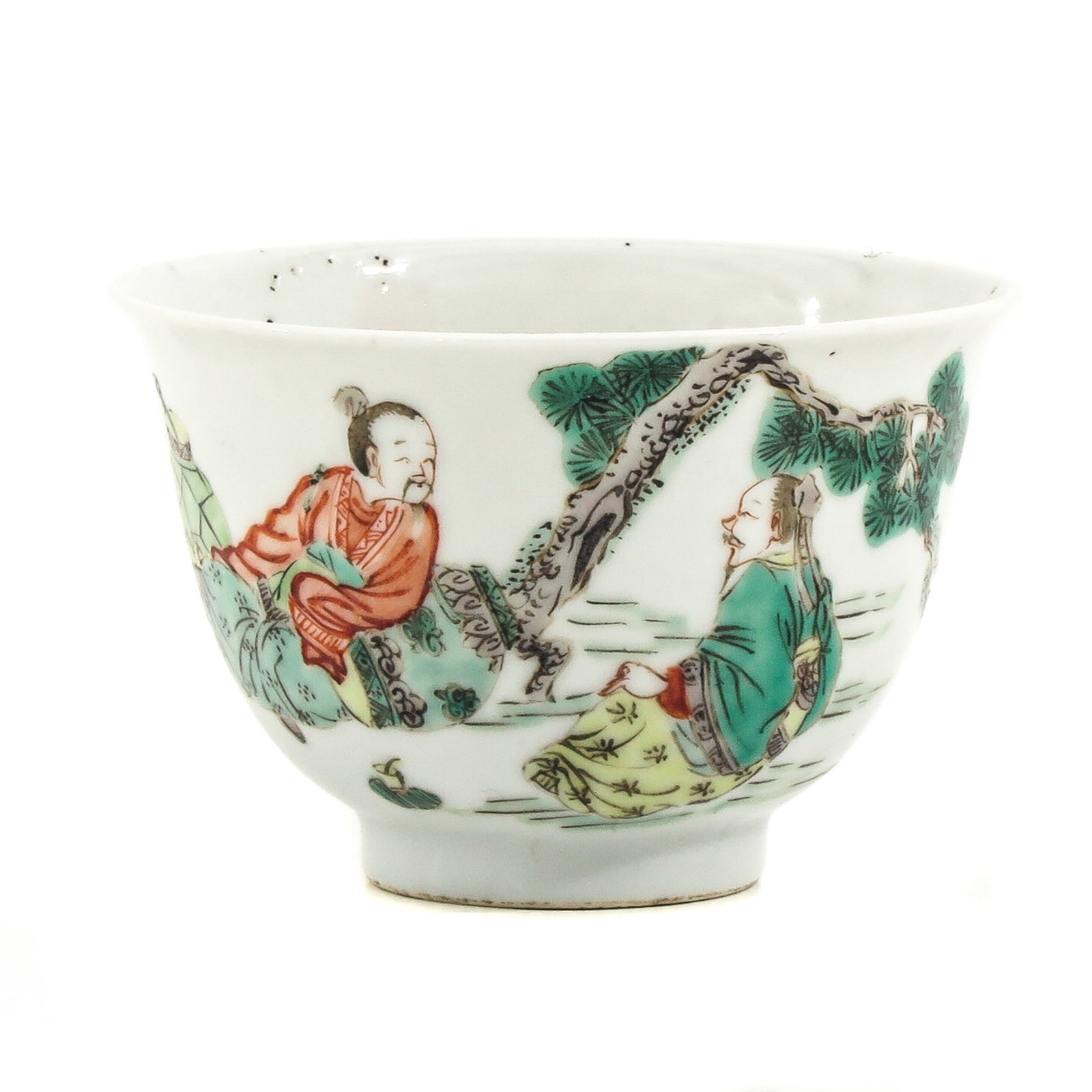 A Famille Verte Cup: Depicting Chinese figures sitting under a tree, 9 cm. in diameter.