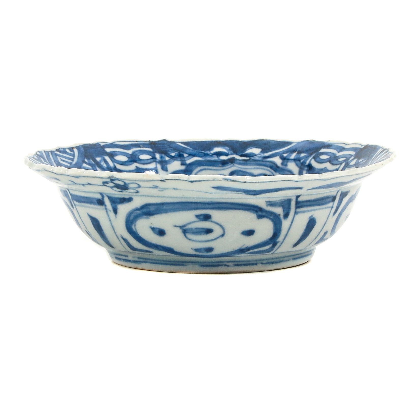 A Blue and White Bowl: Depicting a bird standing in a boat in the center of the bowl surrounded by Chinese antiquities on border, 15 cm. in diameter, fritting.