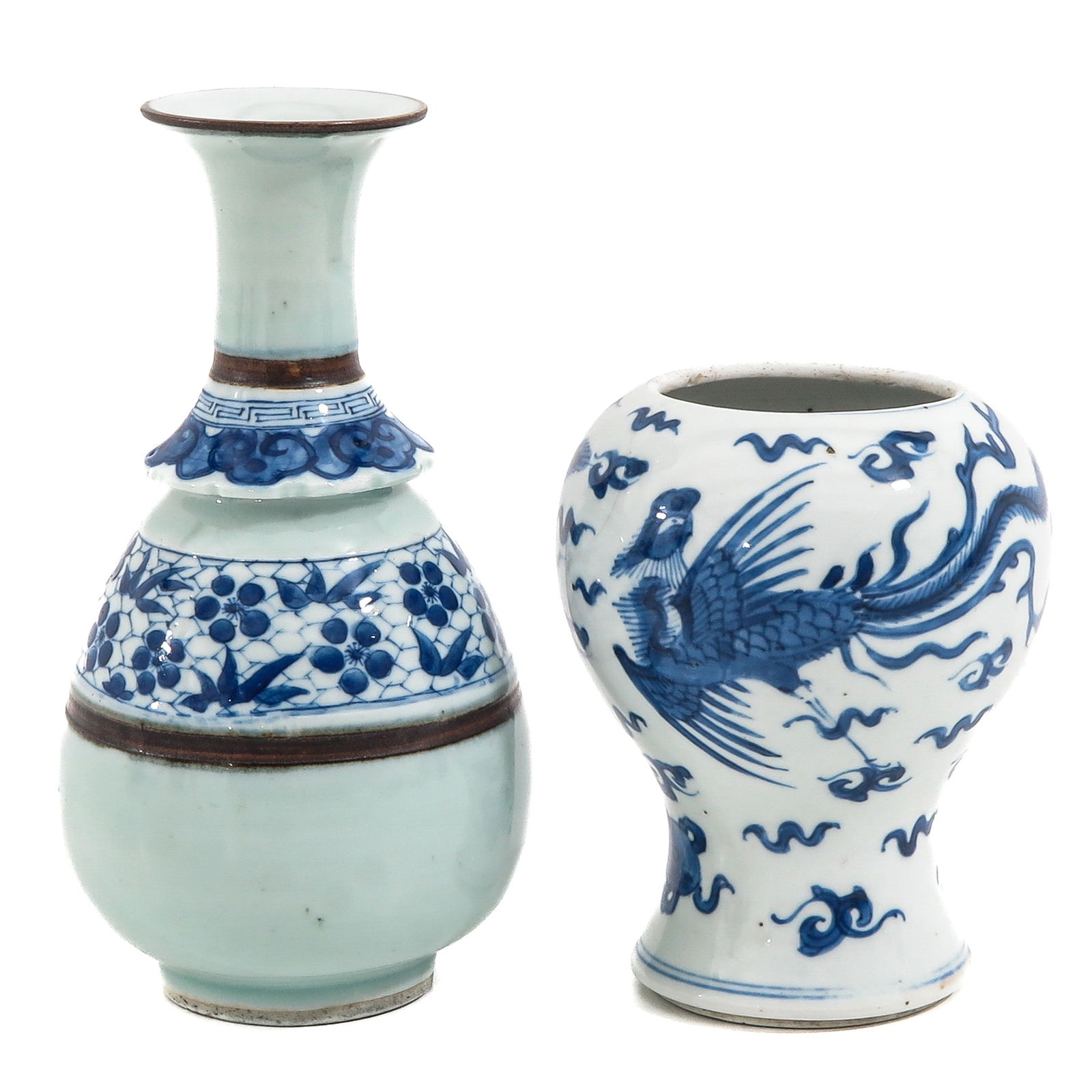 A Lot of 2 Blue and White Vases (1 of 6)
