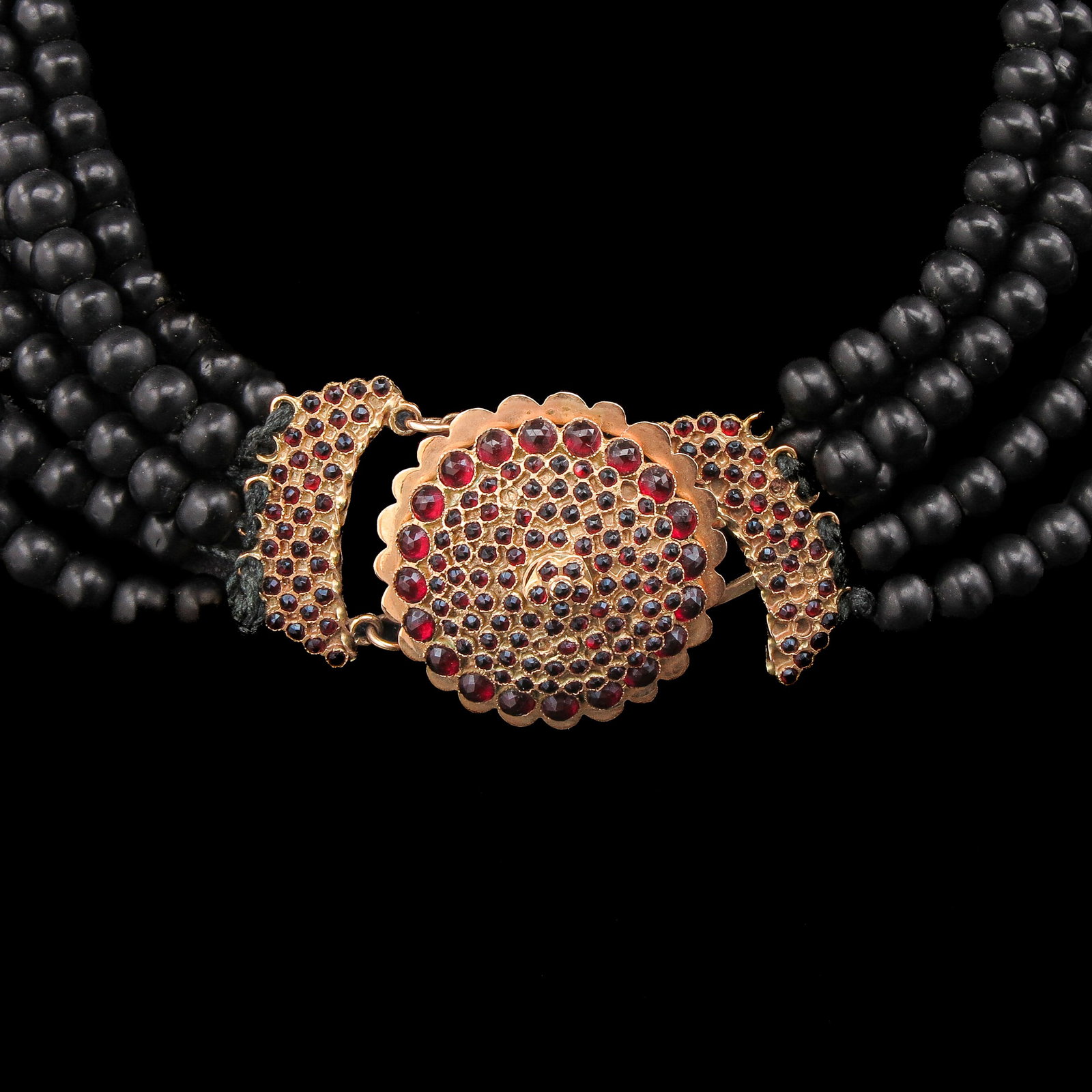 A Mourning Necklace: Six rows, with a 14-karat gold clasp set with garnets, length 40 cm.