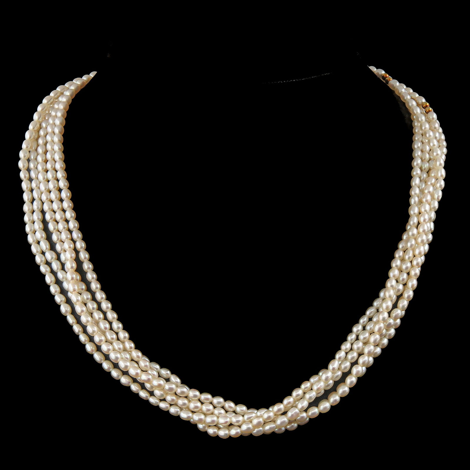 A 5 Strand Pearl Necklace: With 5 rows of pearls, with a gold clasp, length 42 cm.