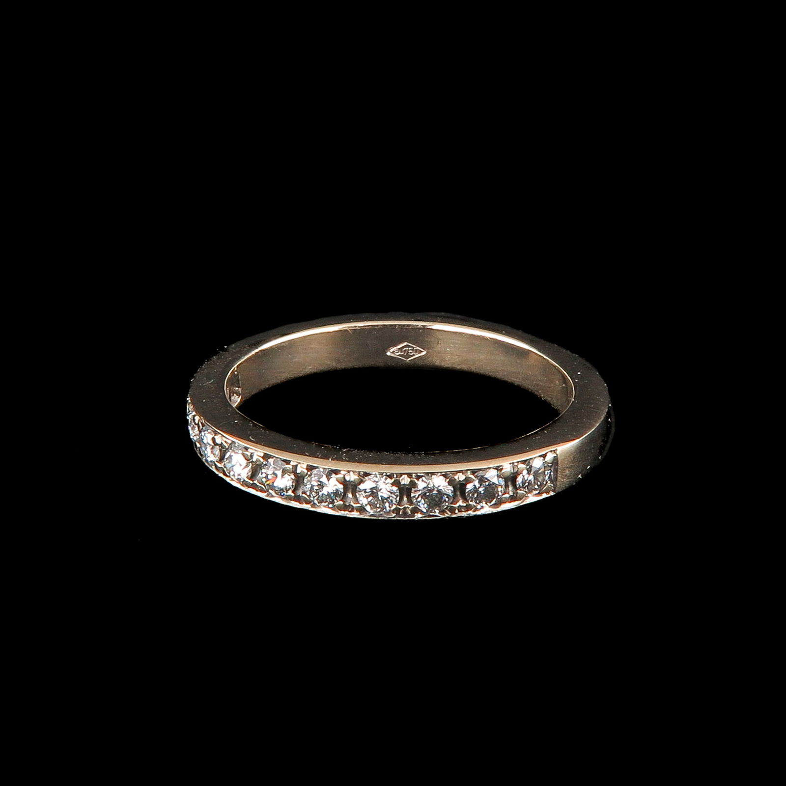 A Ladies 18KG Diamond Ring (1 of 4)